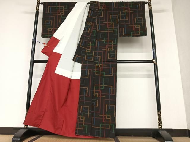 平和屋着物●本場大島紬　一元７マルキ　幾何学文様　黒地　正絹　逸品　AAAY0178zg 平和屋着物○本場大島紬 一元7マルキ 幾何学文様 黒地 正絹 逸品