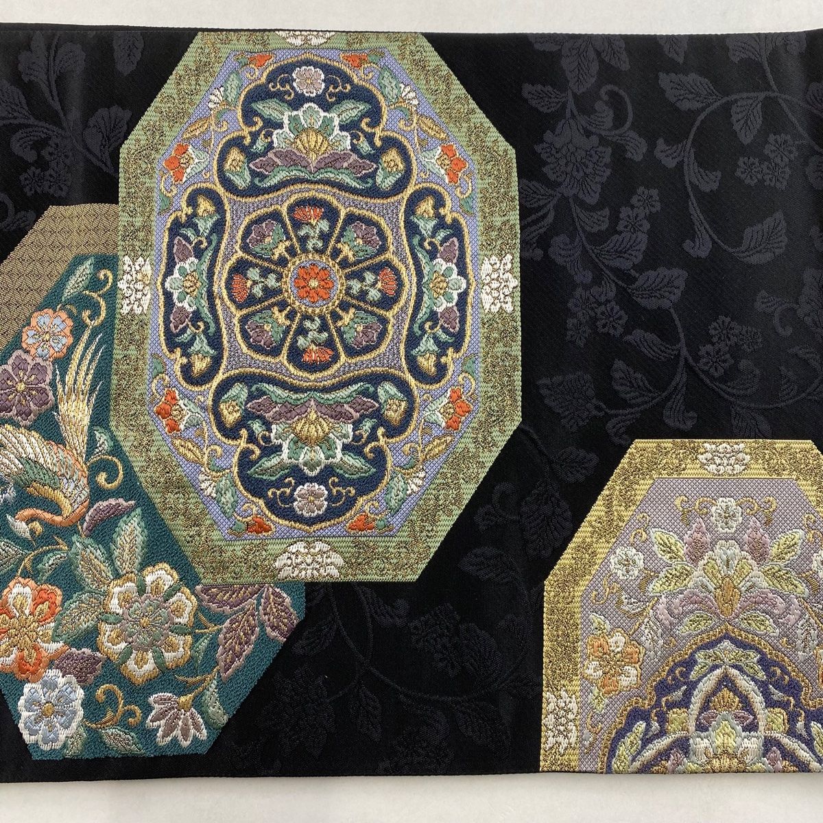 袋帯 グラデーション 大華紋 唐草華文 正絹 六通 黒色 袋帯 秀品 やまと 葉 月 金銀糸 紺色 六通 正絹 【中古】 袋帯