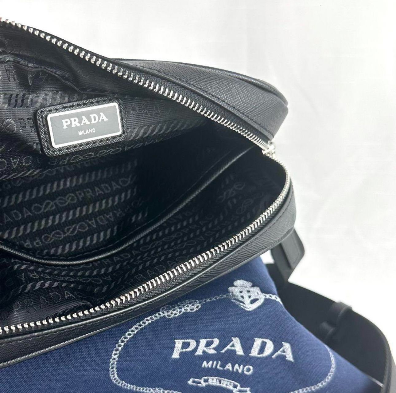 美品譲渡 PRADA プラダ 斜め掛け メンズ ショルダーバッグ - メルカリ 