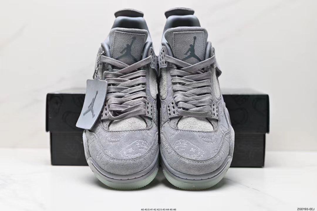 希少 レア 実物は撮影する KAWS × Nike Air Jordan 4 Retro GLAY 