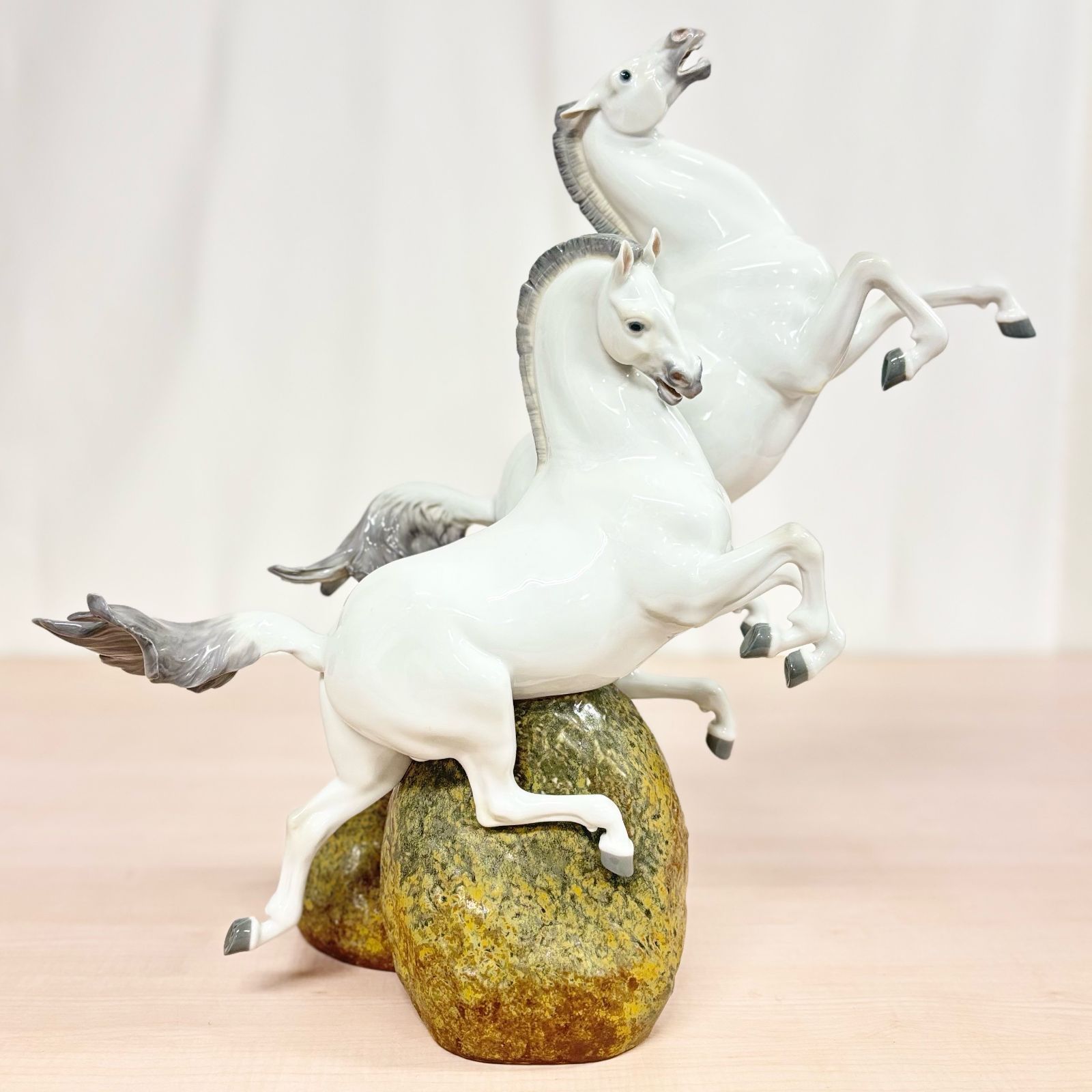 ドイツの聖、馬車ポーセリンの絵柄のプレート 約23cm 稀少 / 美品】LLADRO 1567 フィギュリン 2頭の白馬 駆ける馬