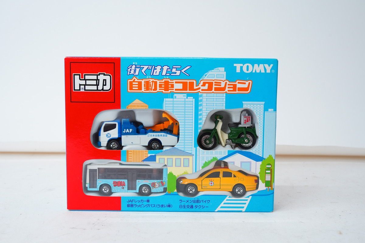 トミカ はたらく車 白系 16台セット 8.10 △ トミカ 街ではたらく