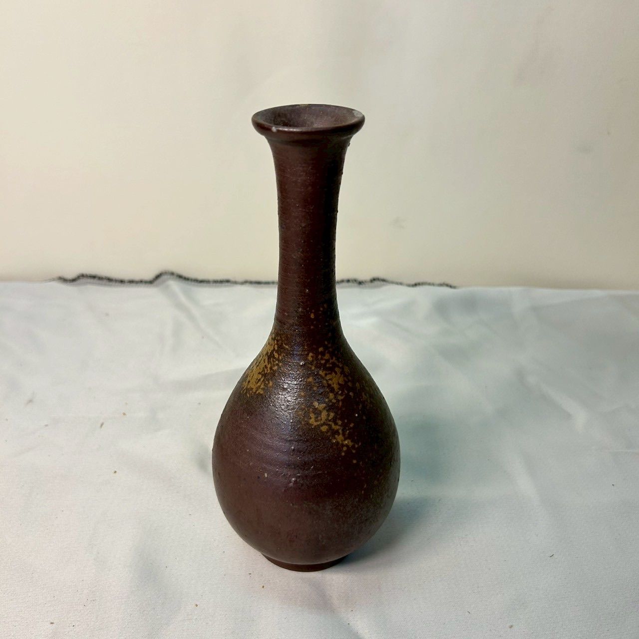 備前焼　黒茶色の陶器の花瓶 中型 備前焼 黒茶色の陶器の花瓶 中型 【公式通販】