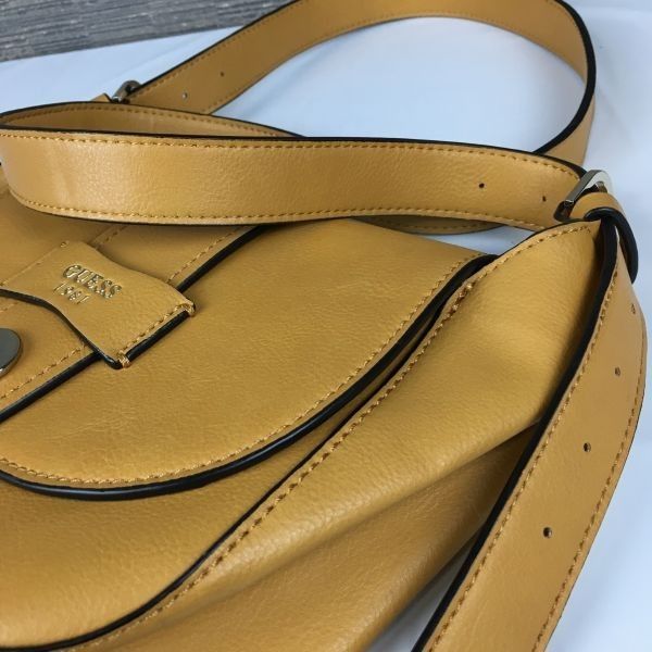 GUESS/ゲス レザー ショルダーバッグ 茶/ブラウン 小ぶり おしゃれ 管 