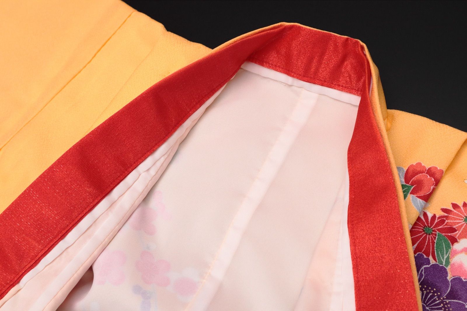 卵色地朱ボカシ花車