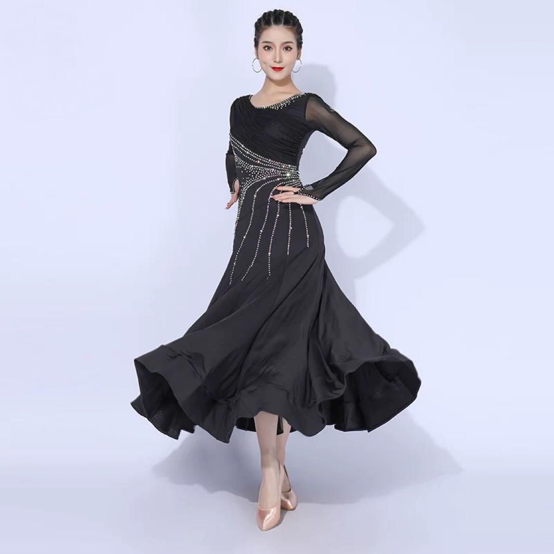 後ろファスナーで練習も楽々