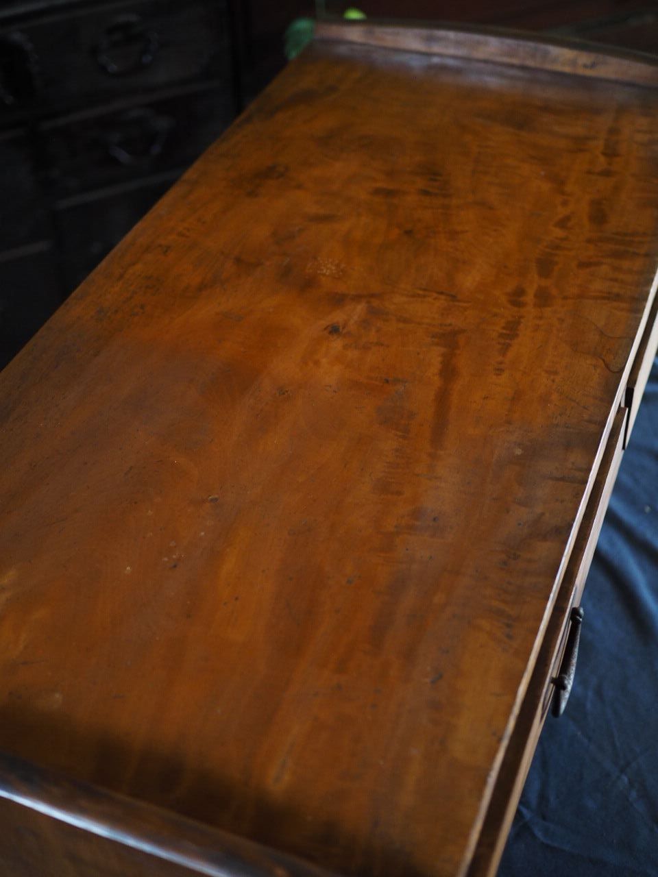 100年前の紅葉材天板書斎机