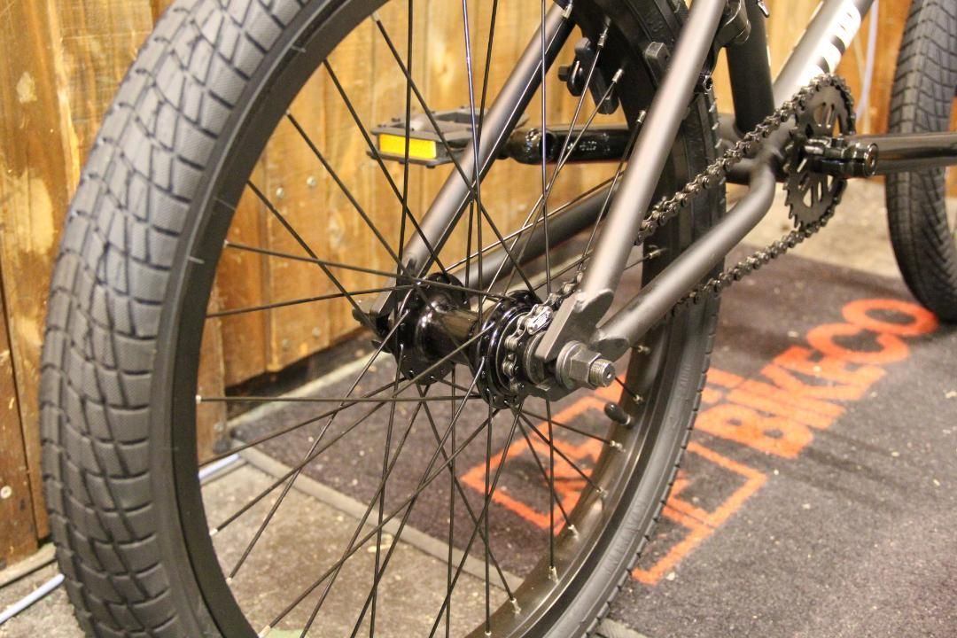 ジャイロ付きBMX STREET DURCUS ONE RAW 20.7 BLK