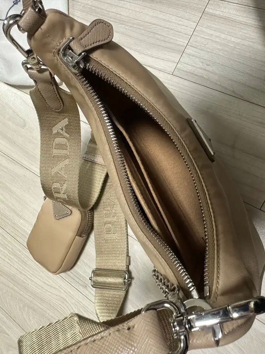 ナイロン ショルダーバッグ