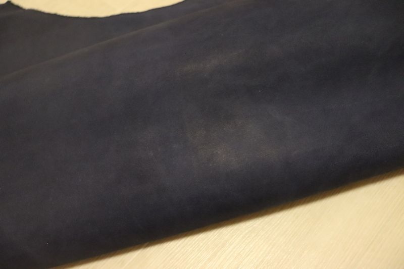 ネイビー 233ds クロム革 牛革 国産 レザー オイルヌバック はぎれ 一枚革 レザークラフト 革 皮 本革 diy 生地 材料