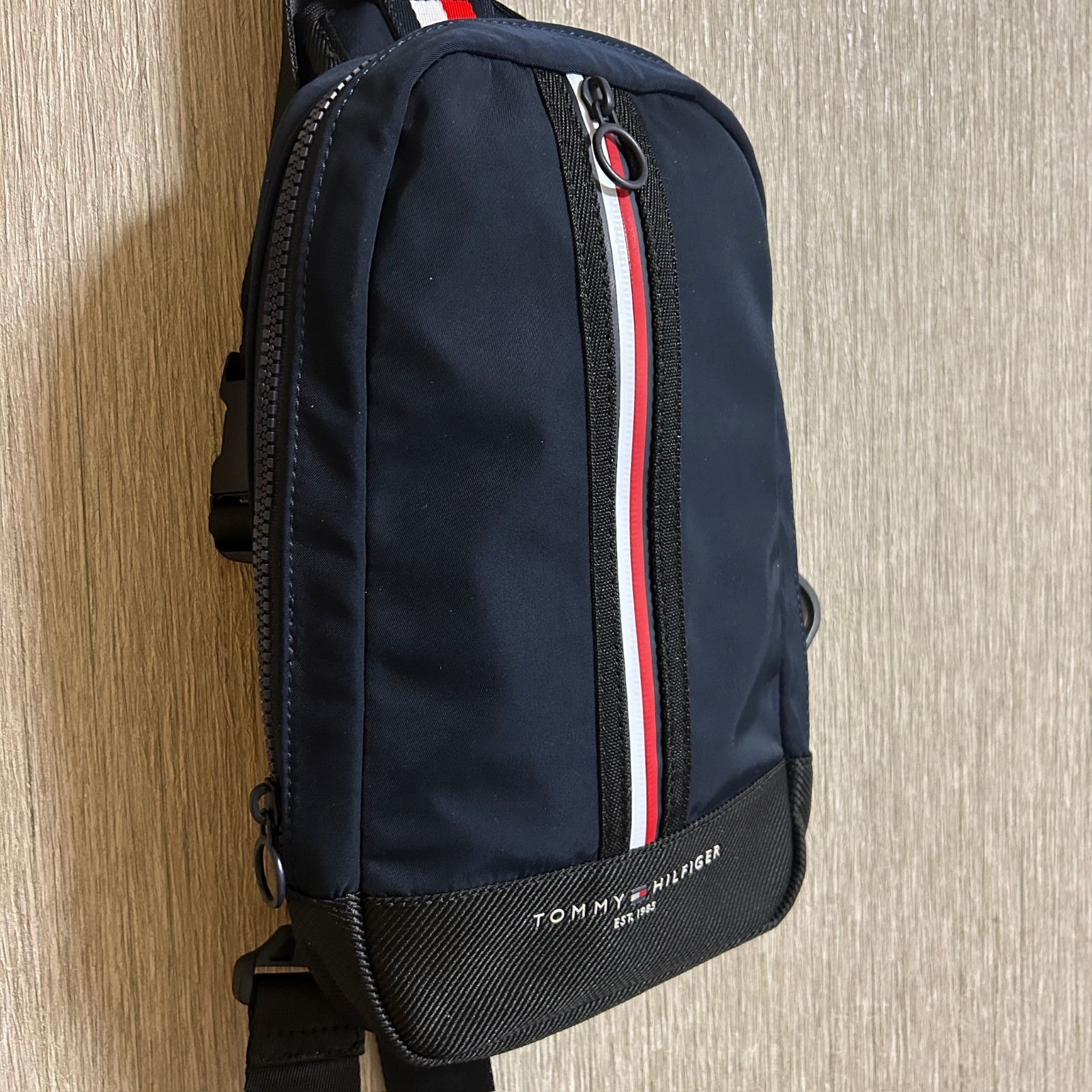 TOMMY HILFIGER トミーヒルフィガー バッグ ショルダーバッグ ネイビー