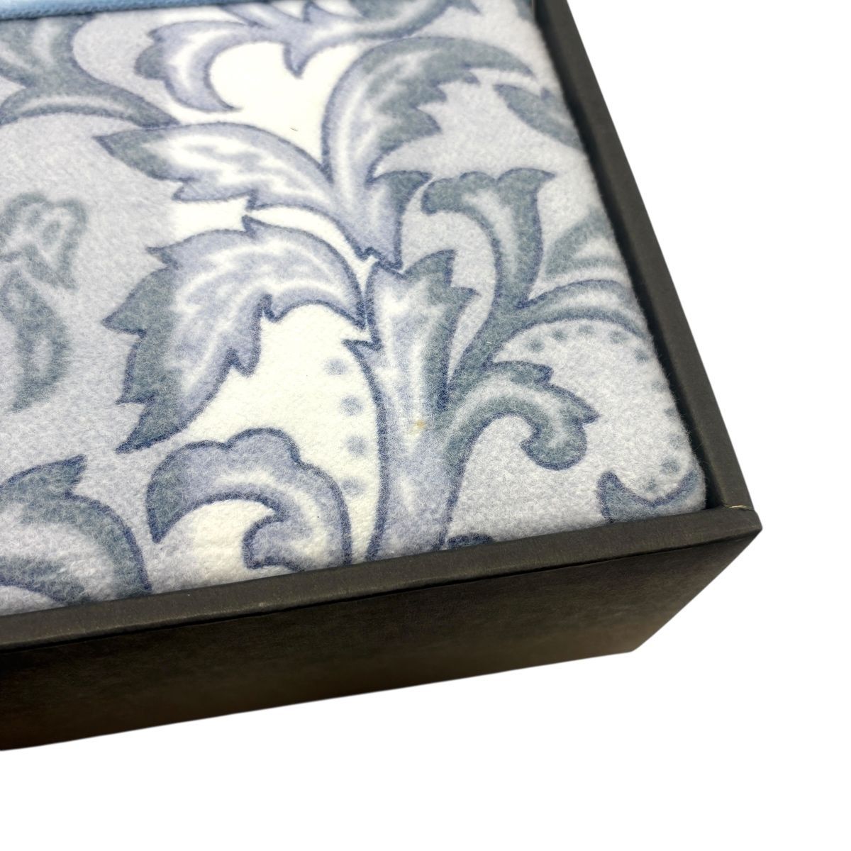 【未使用品】【匿名配送】Yves Saint-Laurent綿毛布　ピンク　ロゴ 未使用品】【匿名配送】Yves Saint-Laurent綿毛布 ピンク ロゴ