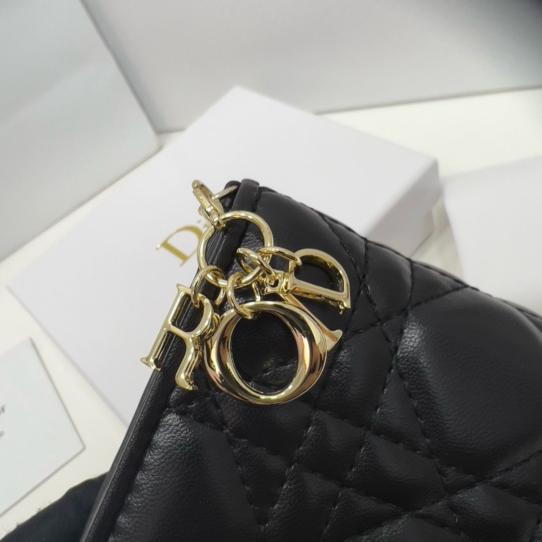 美品 DIORのミニ財布　ブラック ディオール Dior Dior 二つ折り財布 S0178ONMJ レザー