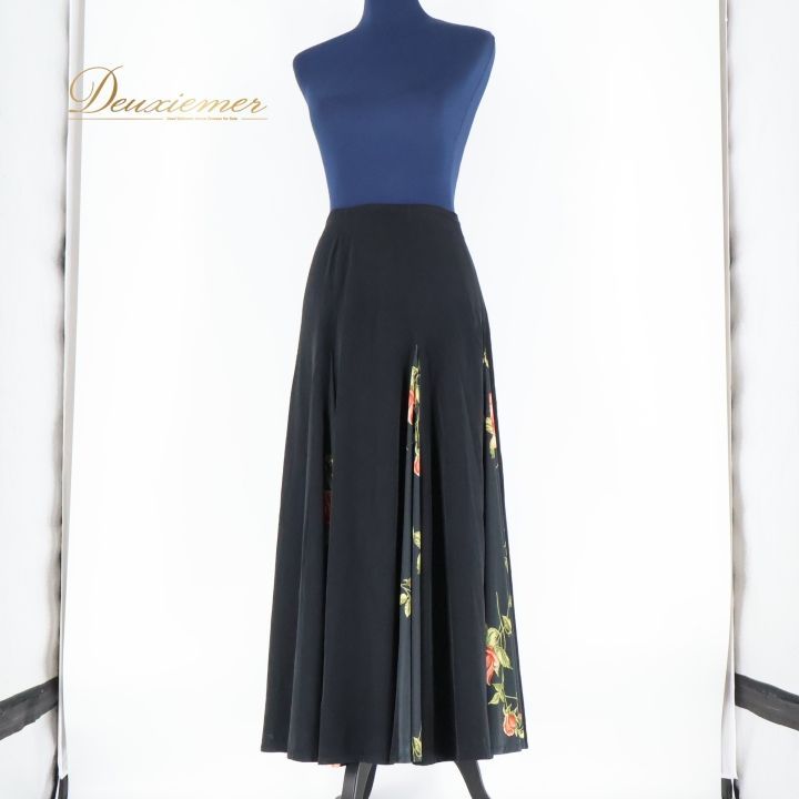 フラメンコ　ファルダ　新品　黒　フラメンコ衣装　スカート　レッスン フラメンコスカート フラメンコファルダ フラメンコ衣装 練習用 黒無地