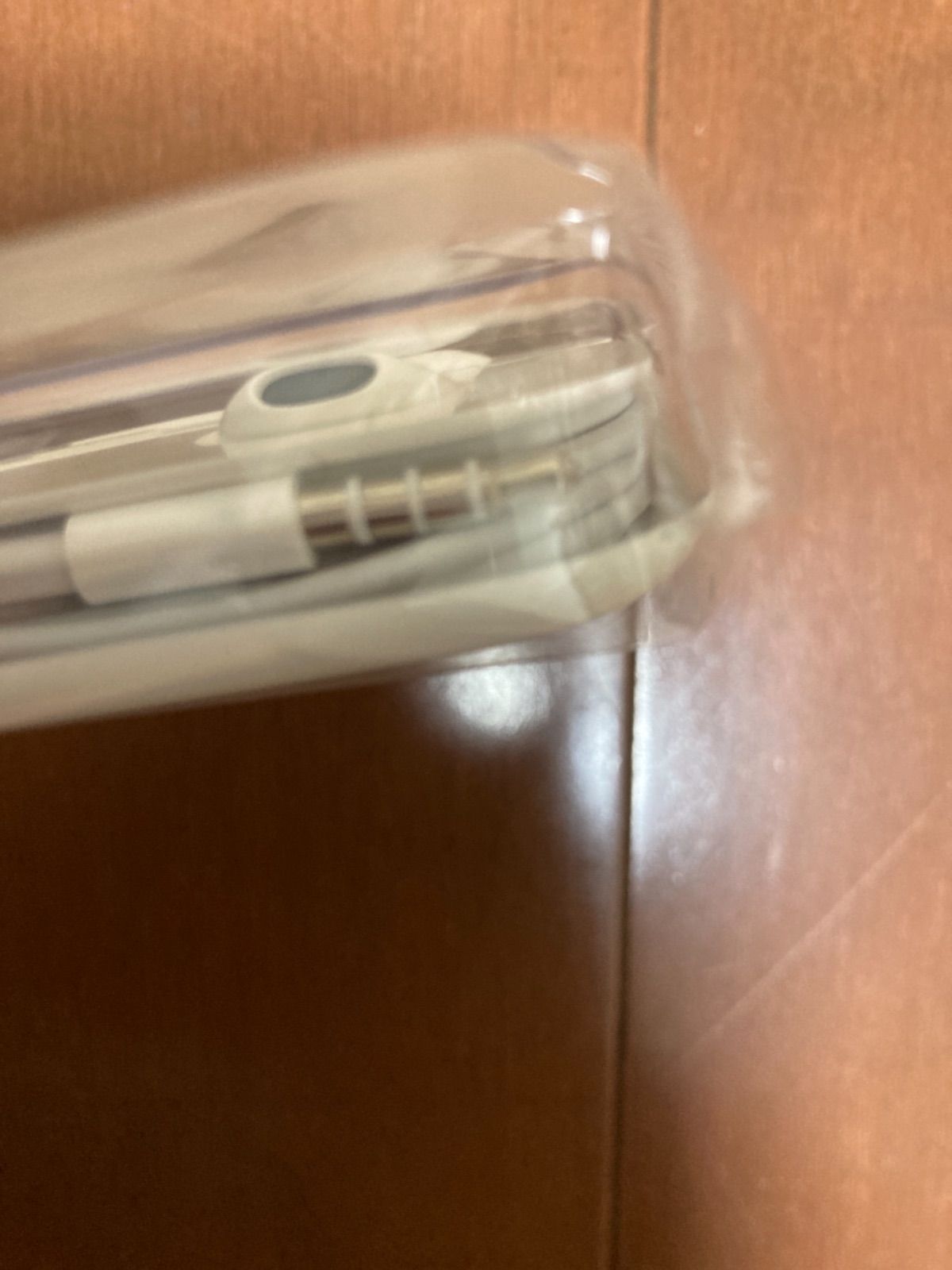 メルカリShops - Apple 純正 イヤホン EarPods MD827LL/A マイク付き