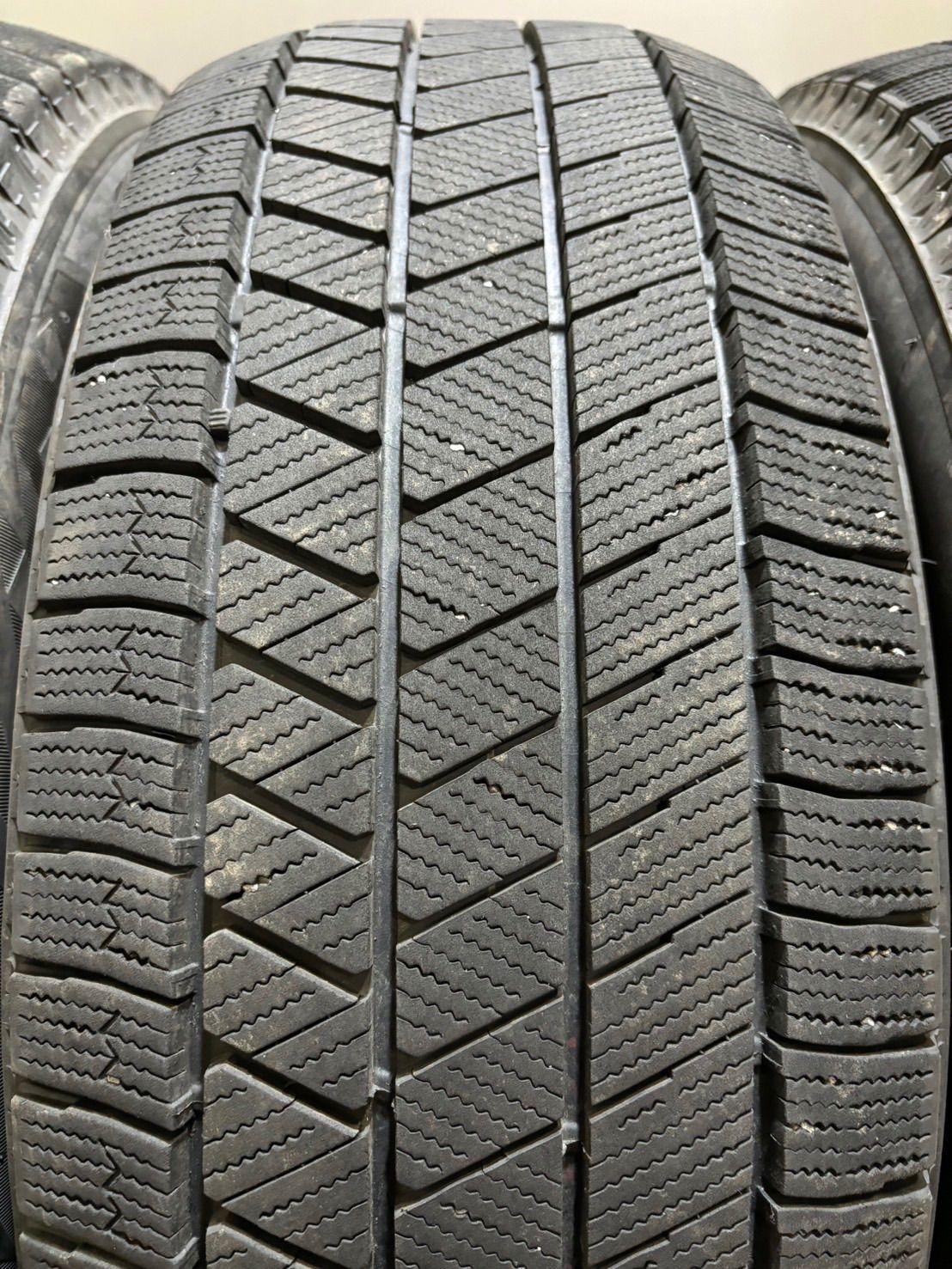 ★225/60R17 BRIDGESTONE/VRX3 21年製 スタッドレス 4本 ブリヂストン ブリザック アルファード ヴェルファイア (2-G357)