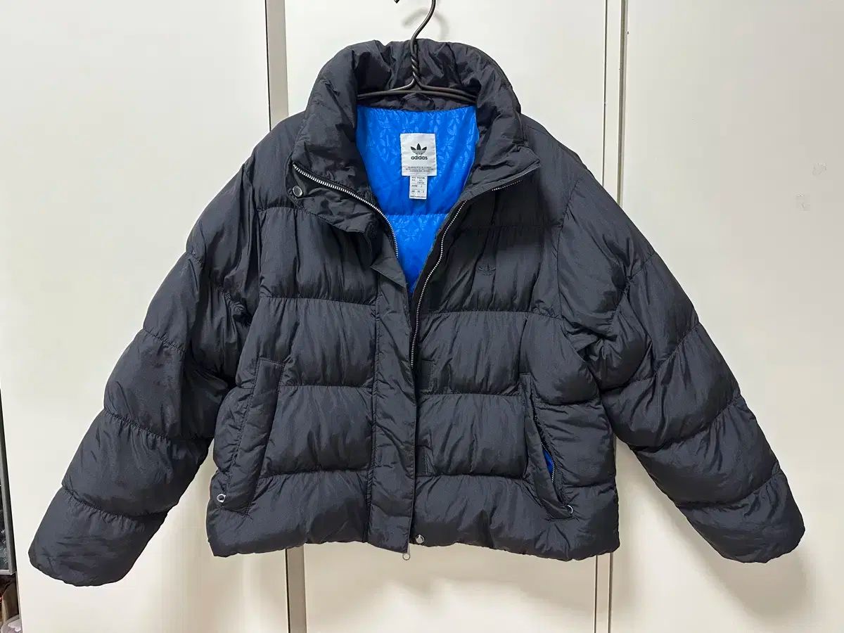 アディダス ショートダウン ヴィーガン ジャケット