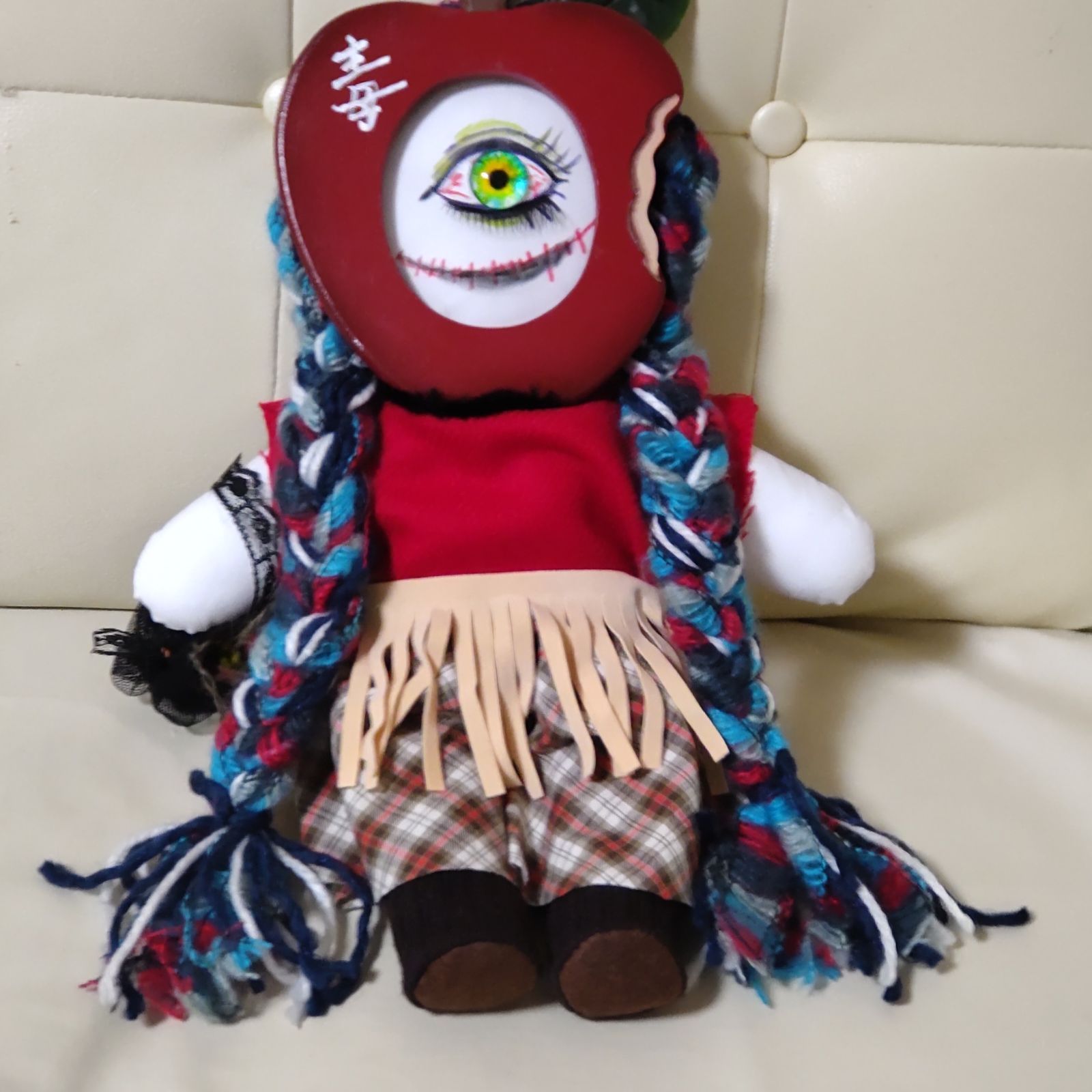 ドクロりんごが頭に乗った熊 陶人形 の どくろ