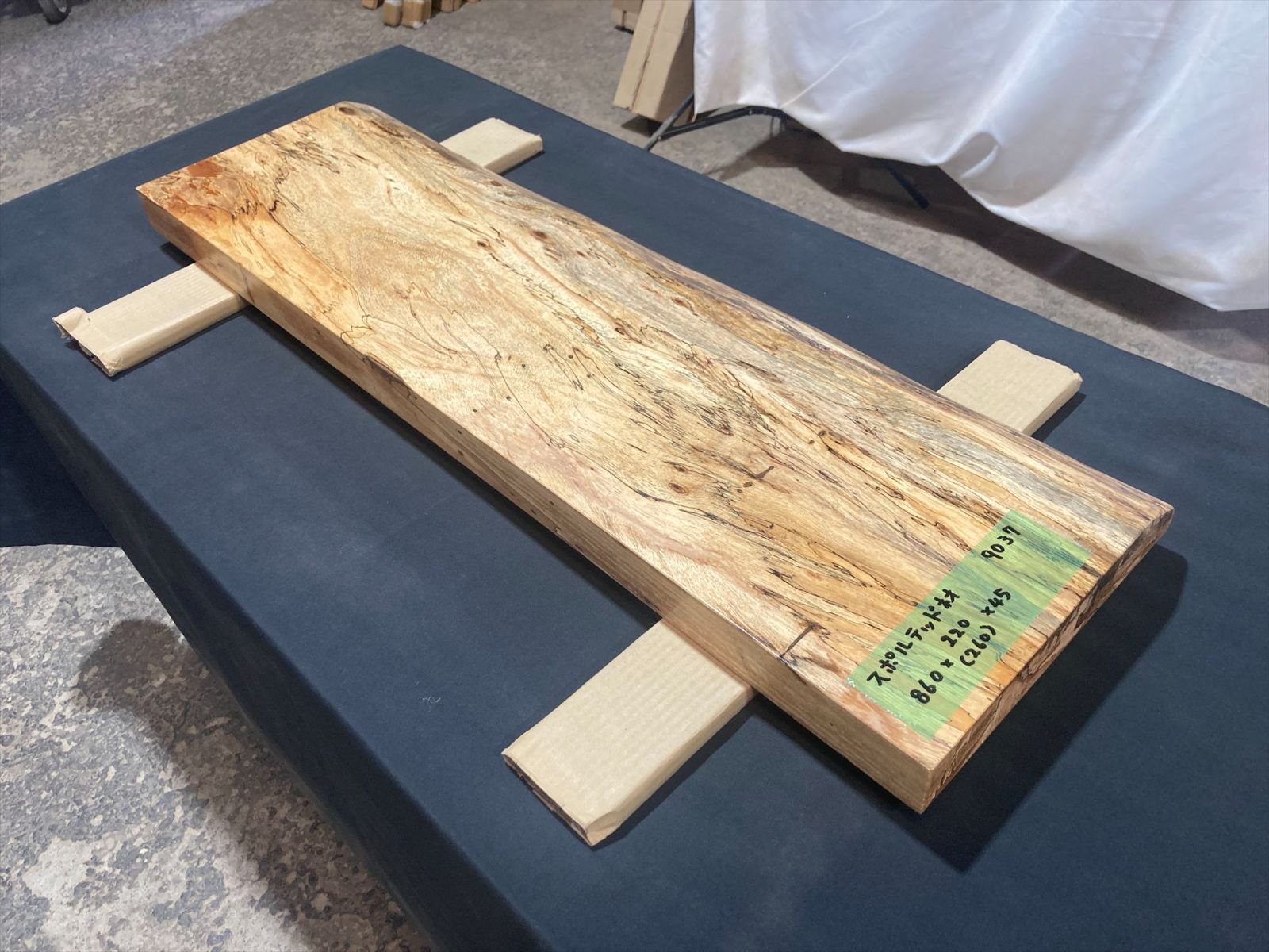 スポルテッド材9037 一枚板無垢 乾燥材 860ｘ220ｘ45㎜ カウンター テーブル ローテーブル 窓台