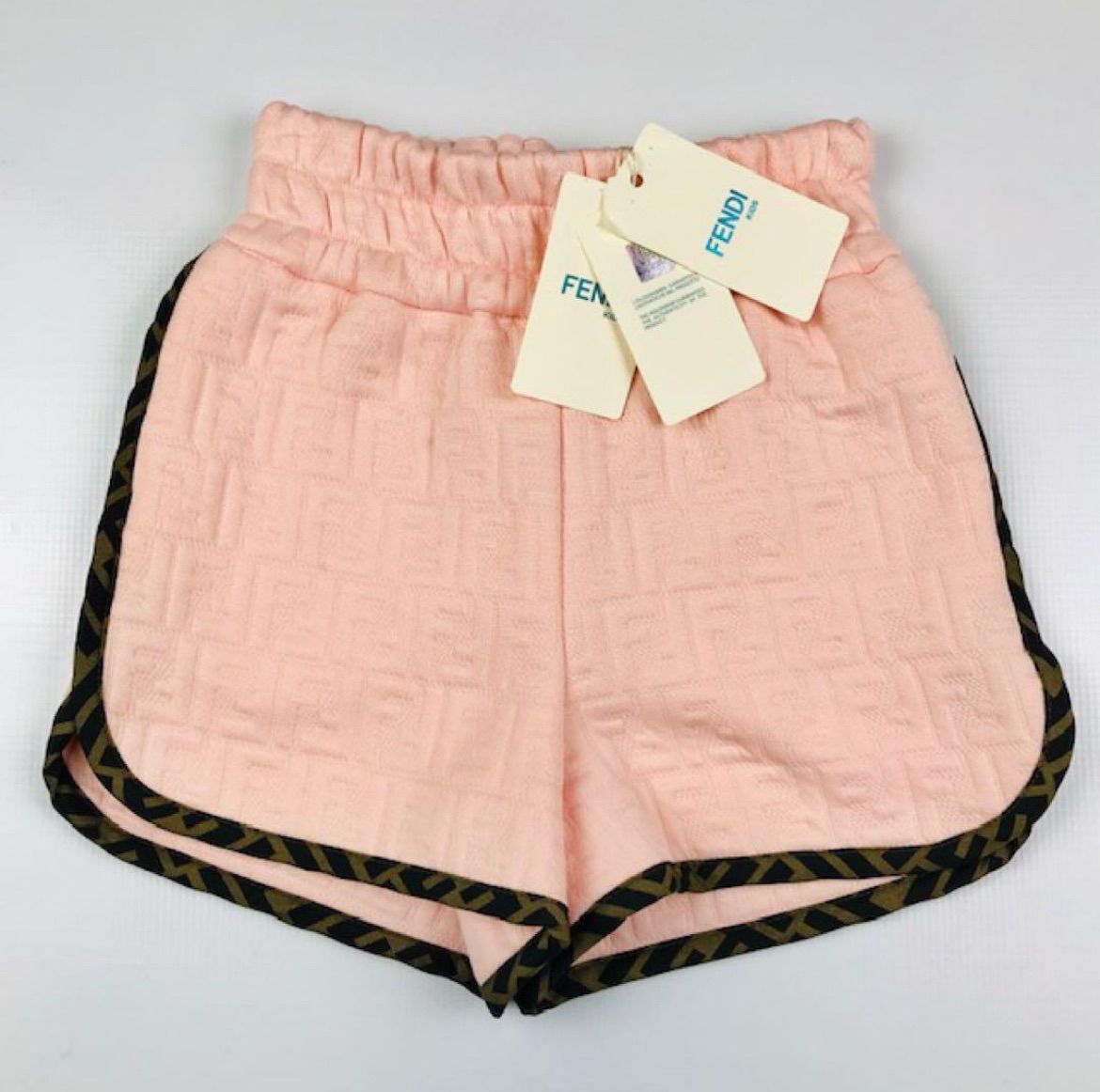 ♥ FENDI フェンディ ガールズ エンボス加工ズッカ総柄 スウェット ショートパンツ 100㎝〜 キッズ チルドレン アウター 秋冬物 子供服 カジュアル 子供パンツ ブランド イタリア製
