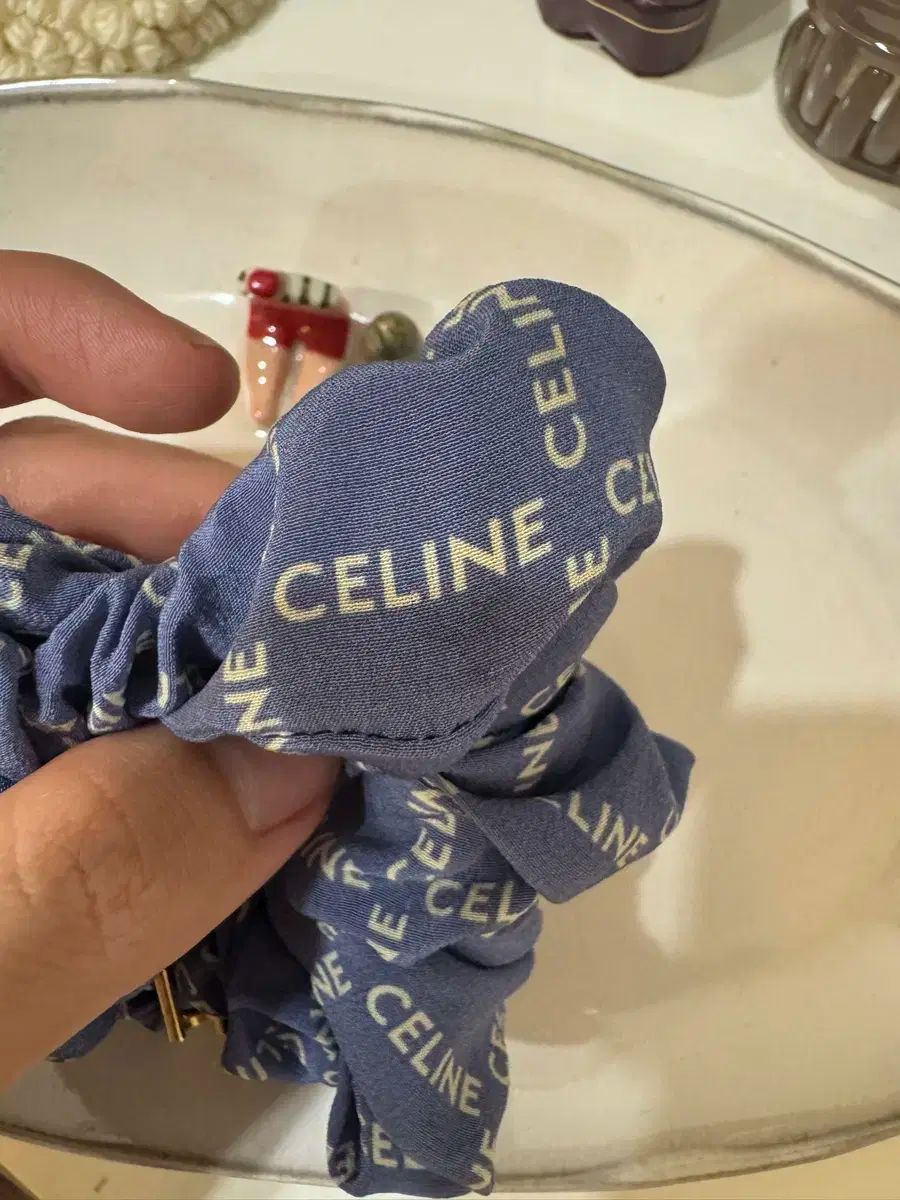 セリーヌ シュシュ