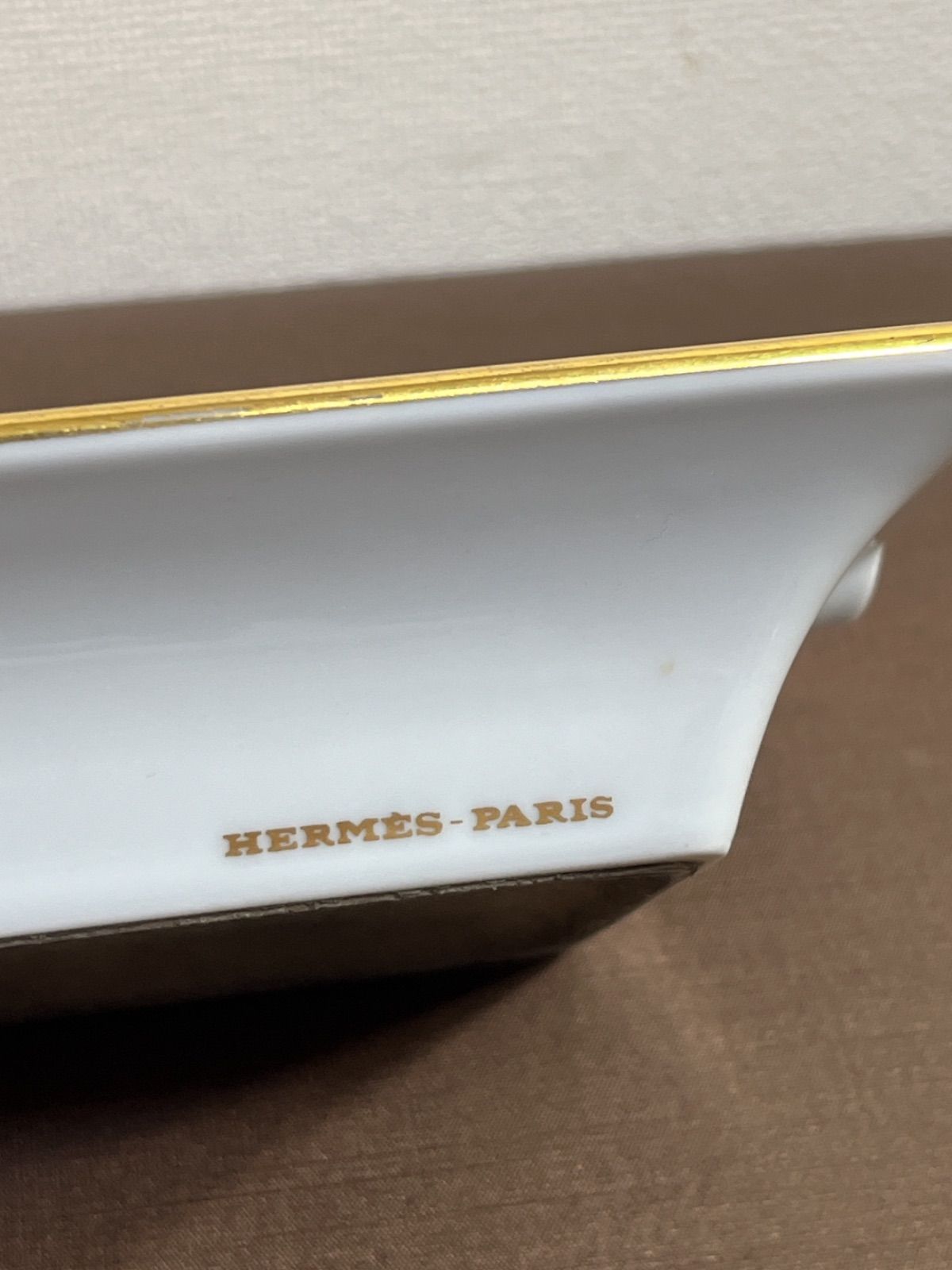 HERMES エルメス アッシュトレイ 灰皿 王者の虎 陶器 - メルカリ HERMES エルメス アッシュトレイ 灰皿 王者の虎 陶器 - メルカリ