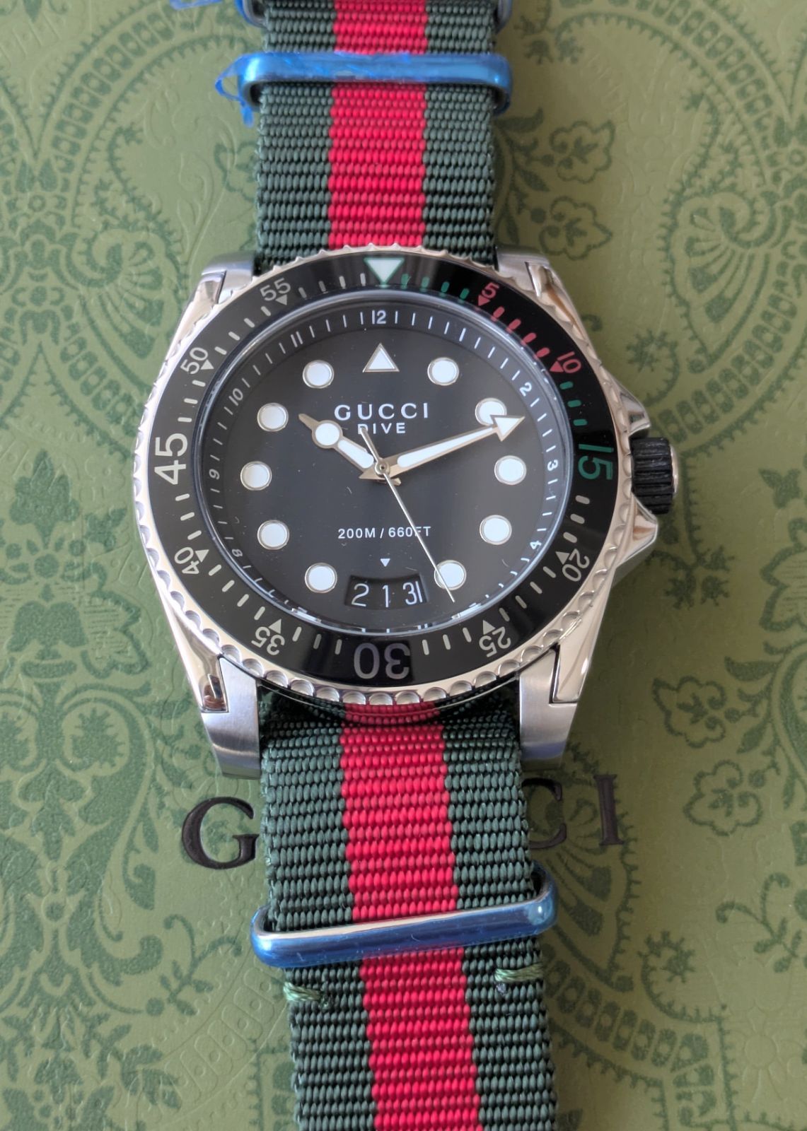 新品未使用　GUCCI　グッチ　DIVE　YA136209 腕時計　45ミリ 新品未使用 GUCCI グッチ 腕時計 メンズ DIVE YA136209 ブラック