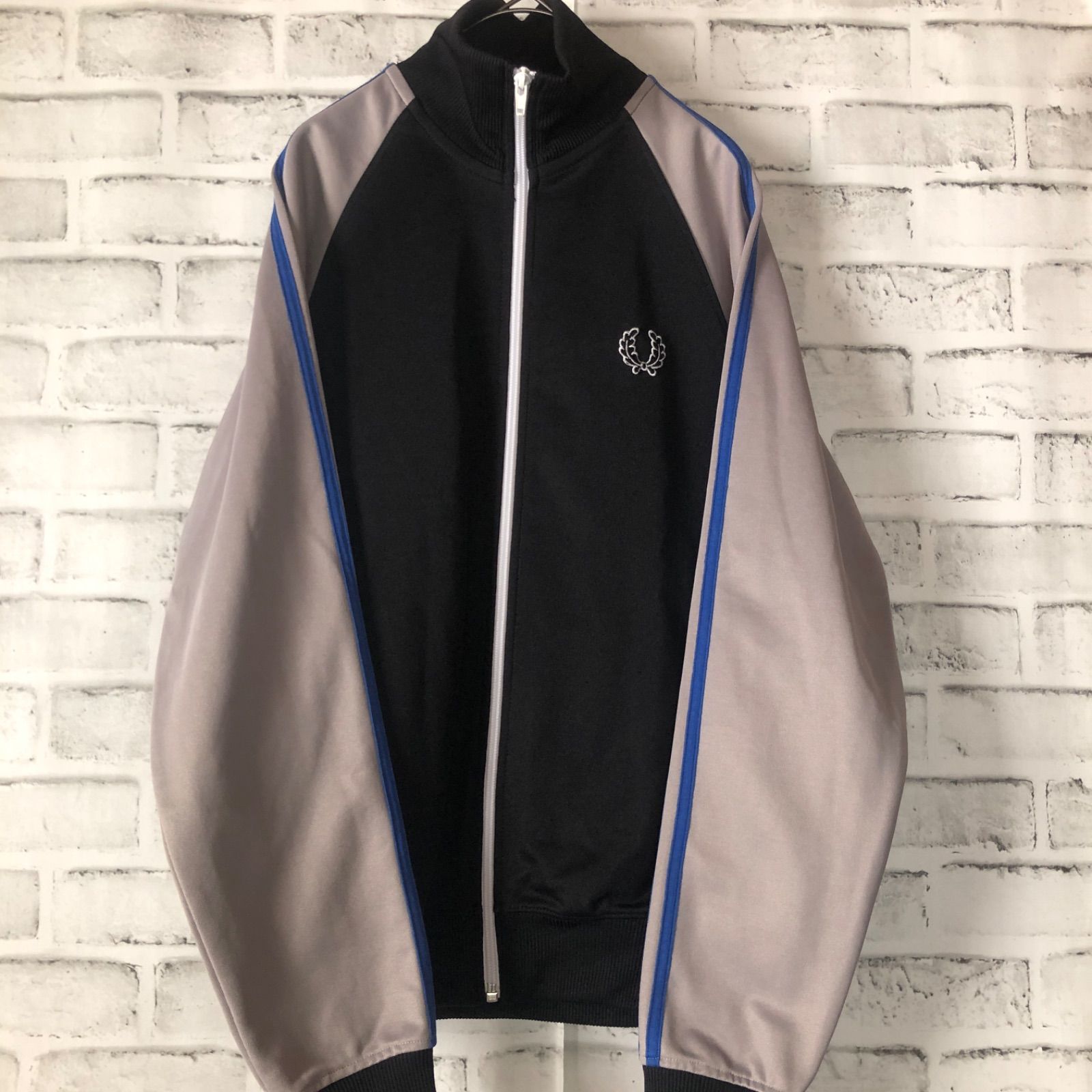 【FRED PERRY】刺繍トラックジャケット ジャージ 月桂樹 ブラック L FRED PERRY - フレッドペリー】刺繍トラックジャケット古着