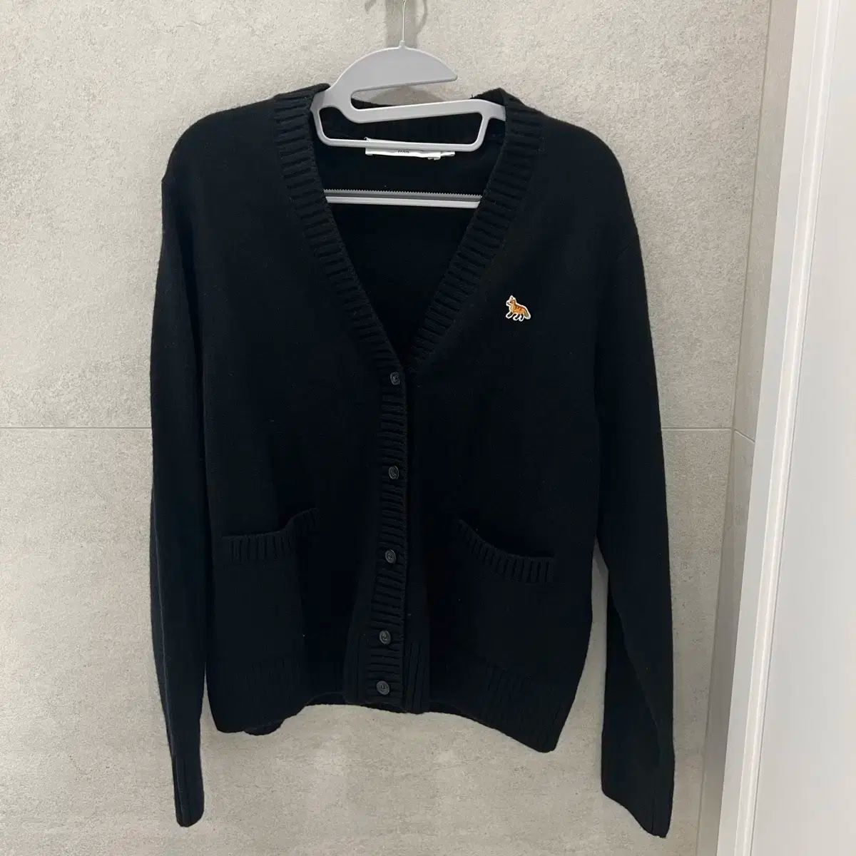 Maison Kitsuné(メゾンキツネ) 黒 カーディガン - メルカリ