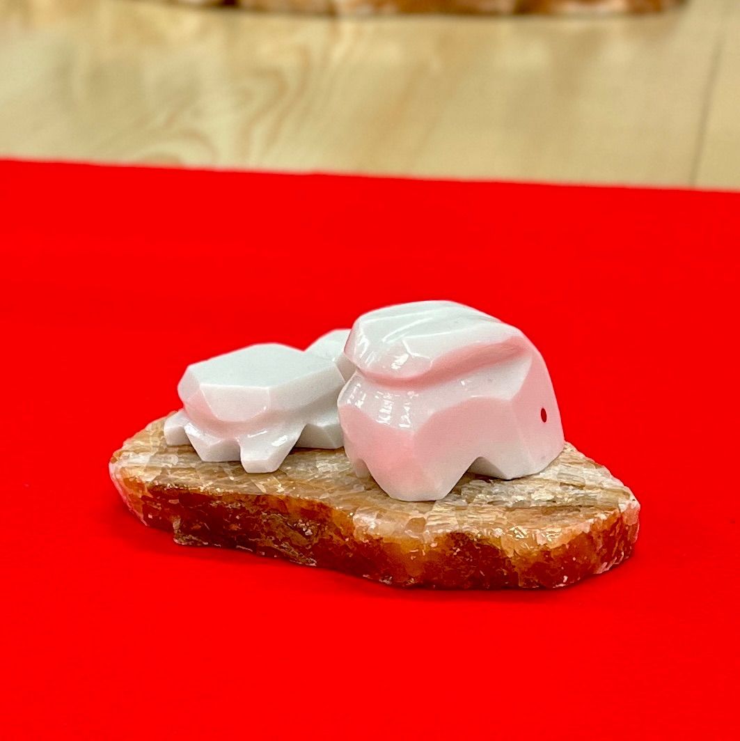 大理石 置物 美祢市産 うさぎと亀 (鍾乳石の台付) お土産 - メルカリ
