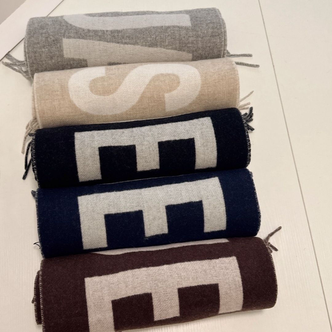 The Jacquemus scarfカシミヤのマフラー The Jacquemus scarfカシミヤのマフラー マフラー | JACQUEMUS (Women