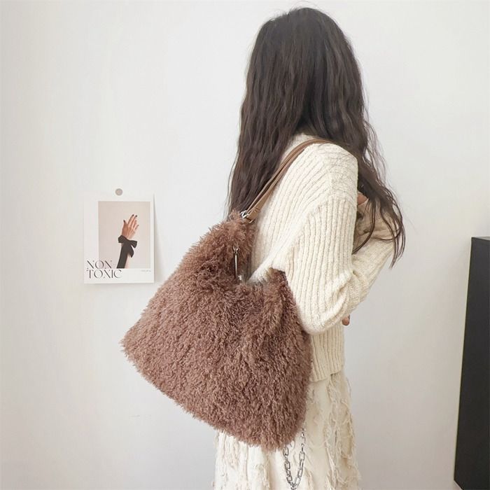 ファー バケツバッグ レディース バッグ ファーバッグ エコファー ふわふわ もふもふ 可愛い ハンドバッグ トートバッグ 手提げ 手提げバッグ カジュアル 軽量 秋 冬 秋冬 トレンド お洒落 ファーアイテム 軽い 疲れない 送料無料