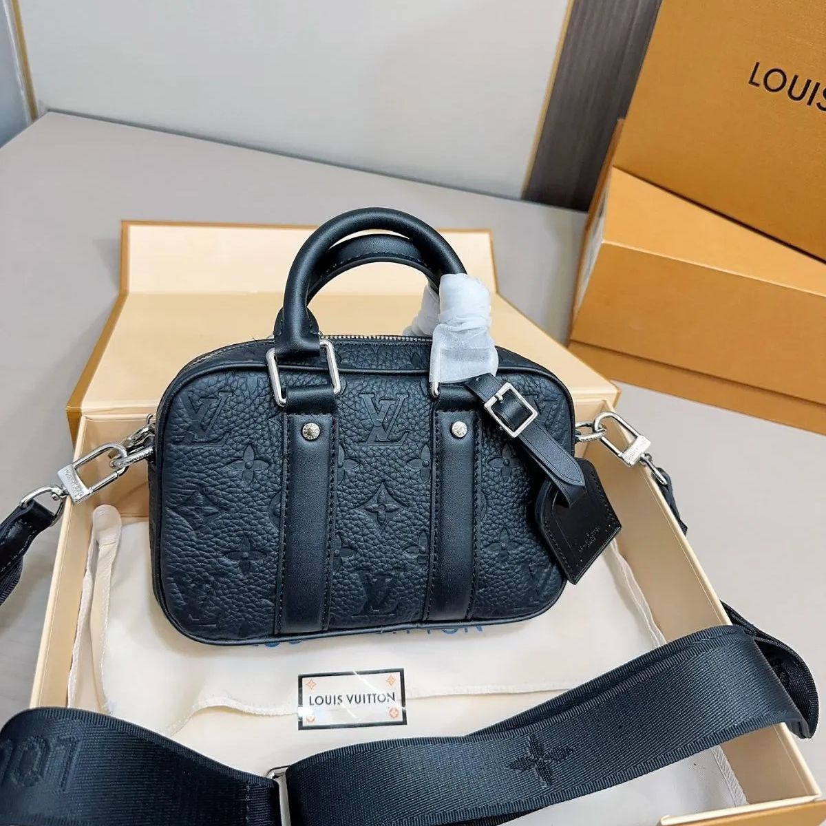 LOUIS VUITTON ルイヴィトンカメラバッグハンドバッグ斜め掛け バッグを斜めにします