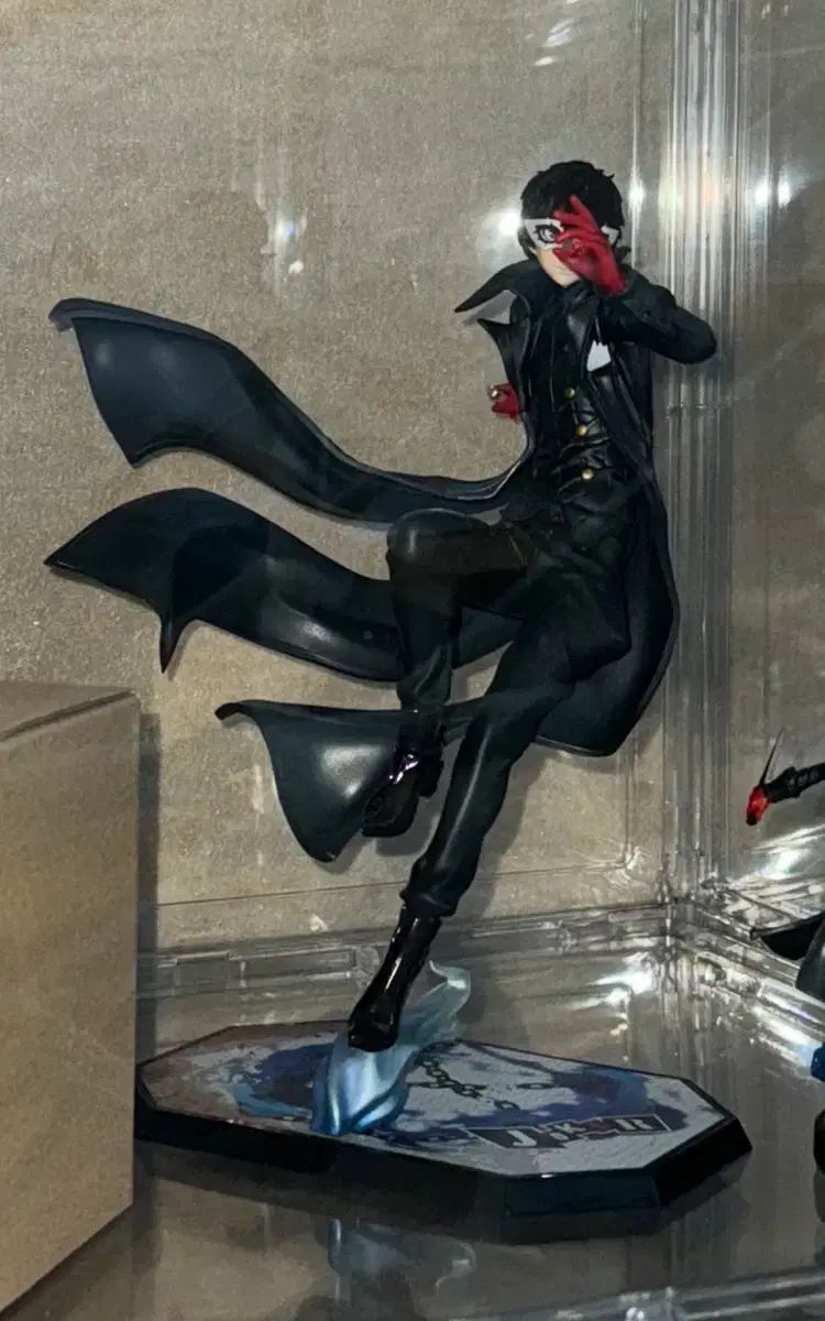 【雷市場（ポンジャン）商品韓国直送】 ペルソナ 5 ジョーカー ルクレア フィギュア