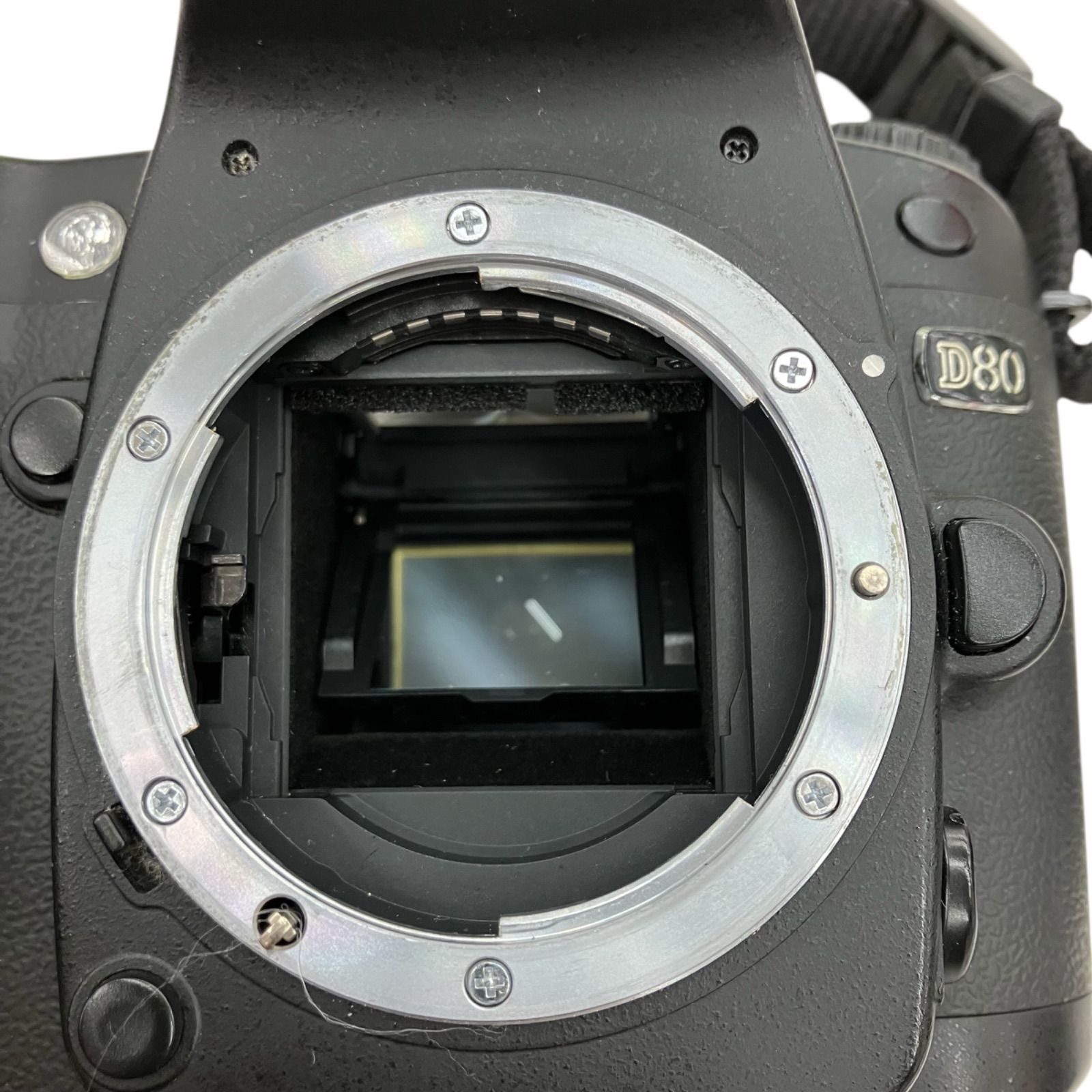 D80