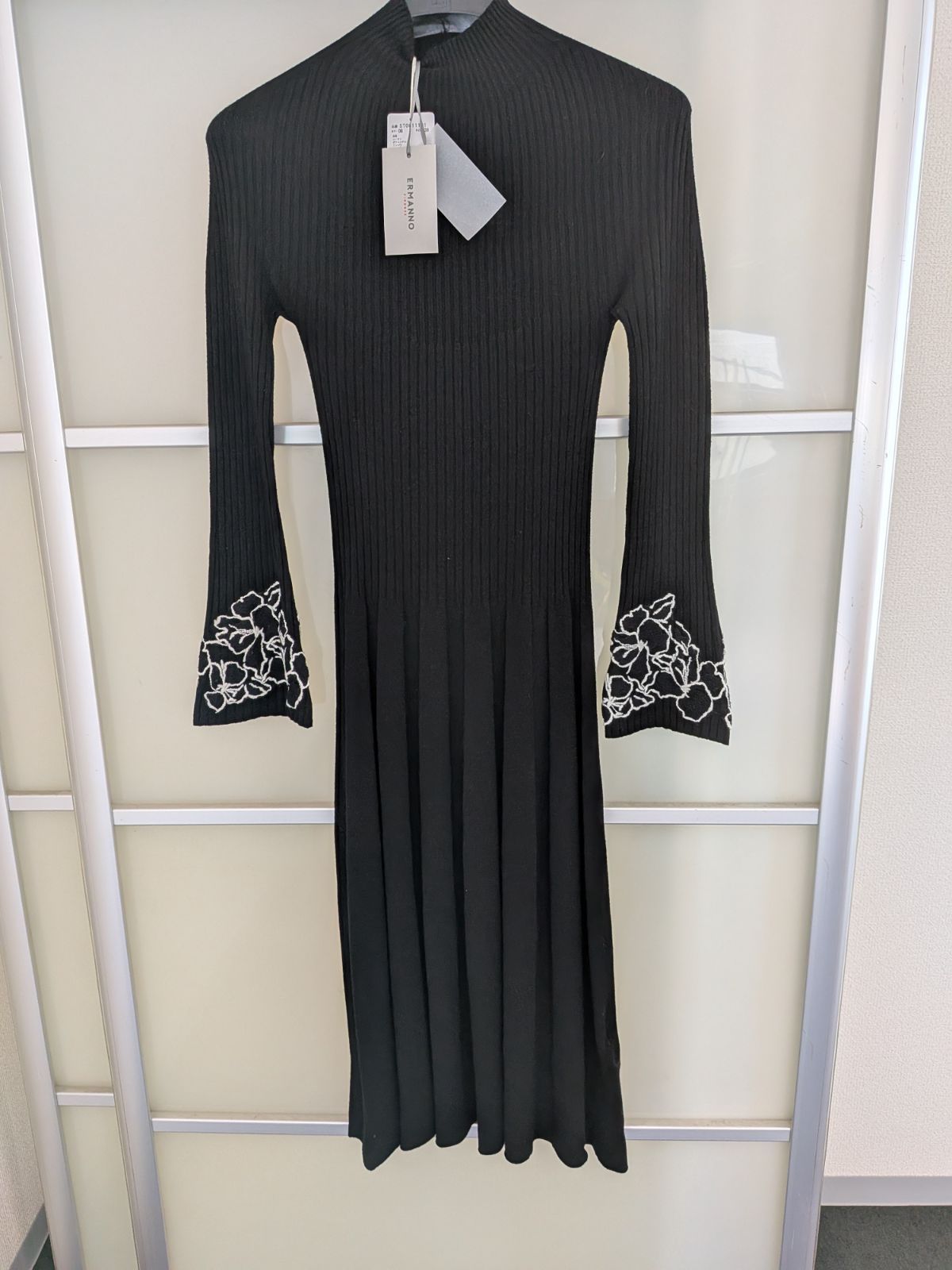 エルマンノ シェルヴィーノ ERMANNO FIRENZE ワンピース ニットワンピース 黒 ブラック リブニット レディース 洋服 服 タグ付き