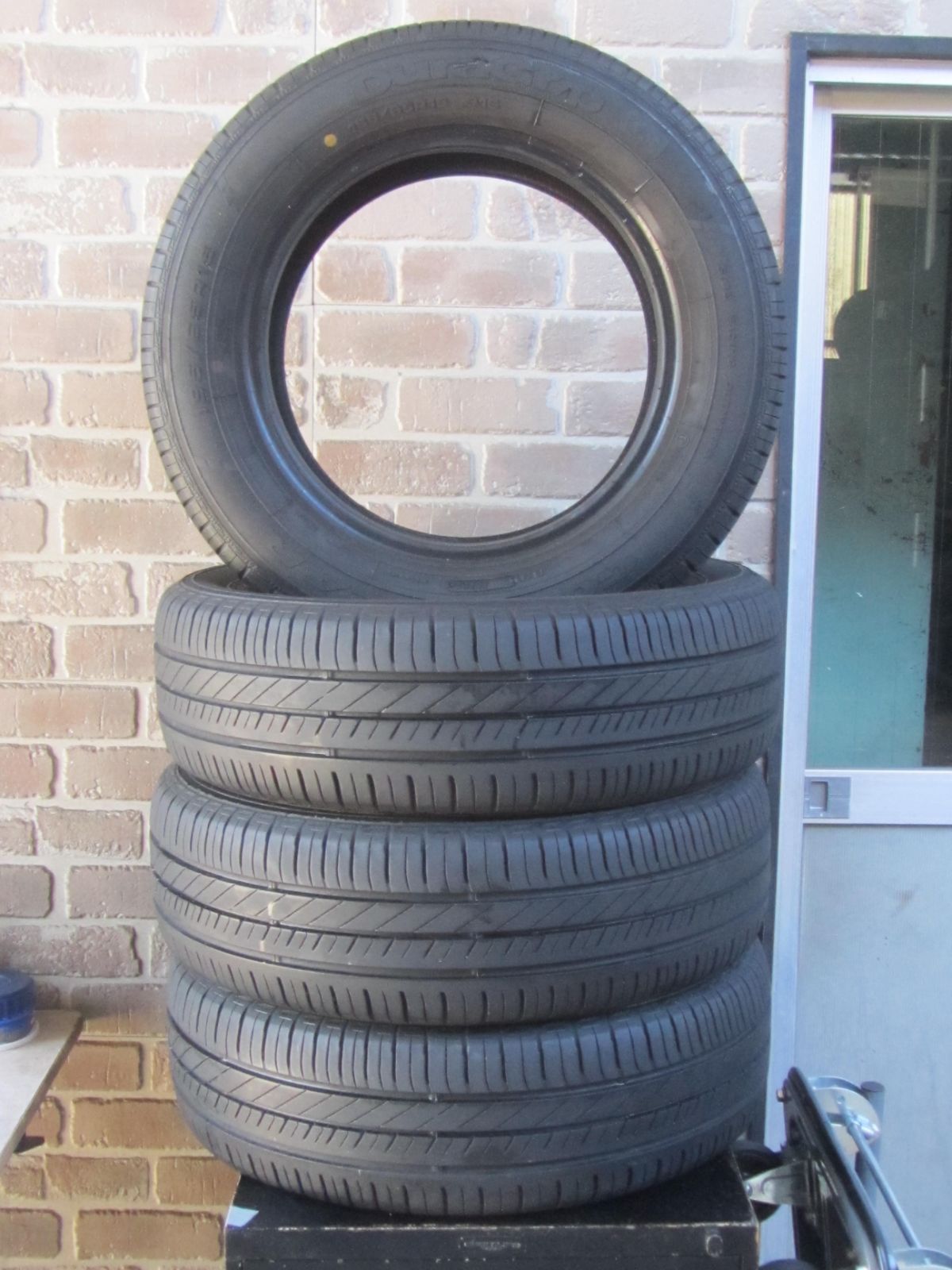 落ち着いた バリ山 195|65R15 サマータイヤ グッドイヤー デュラグリップ ４本セット 2025新作100%品質保証。