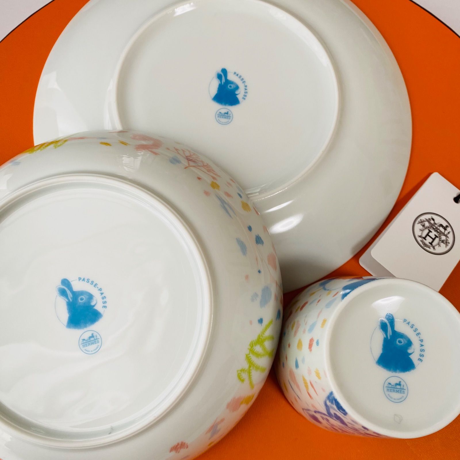 値下げ！【未使用品】HERMES　エルメス　パスパス　子供用食器　3点セット　P049001P　陶磁器　マルチカラー　インテリア食器　ベビーギフト　 お皿　コップ　プレート　タンブラー　アニマル　うさぎ　パンダ　キツネ　コアラ　チーター【中古】【47019T】