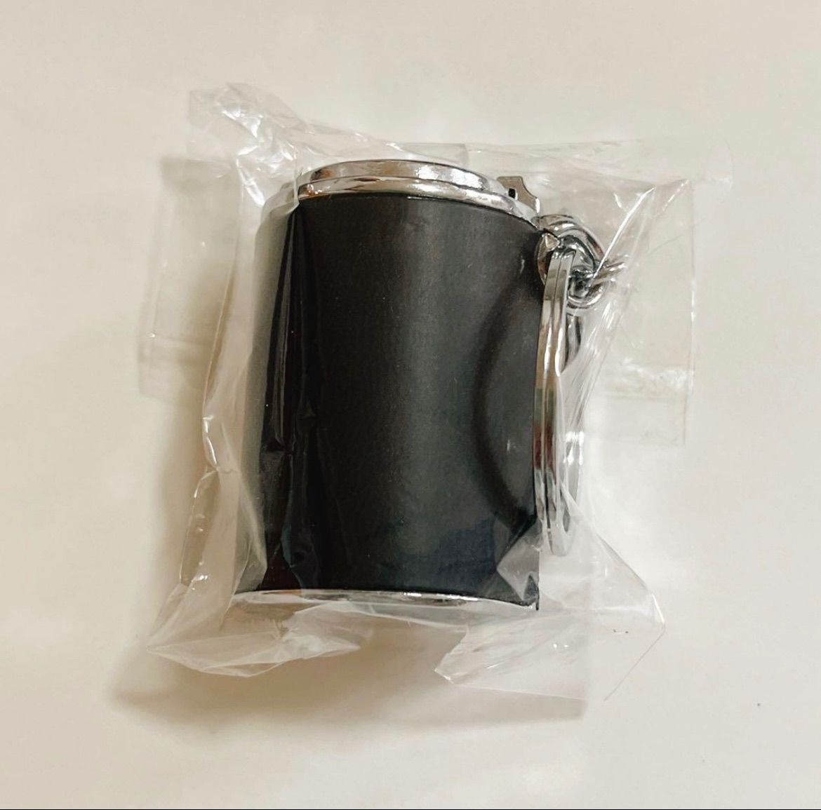 コインホルダー コインケース キーホルダー　コインシリンダー　レトロ　小銭入れ　可愛い　ダーツ　ゲーセン　ギフト　プレゼント　ペアルック　お揃い　 オリジナル　便利　バネ式　黒　無地　新品未使用　送料無料　メンズ　レディース　男女兼用　ユニセックス