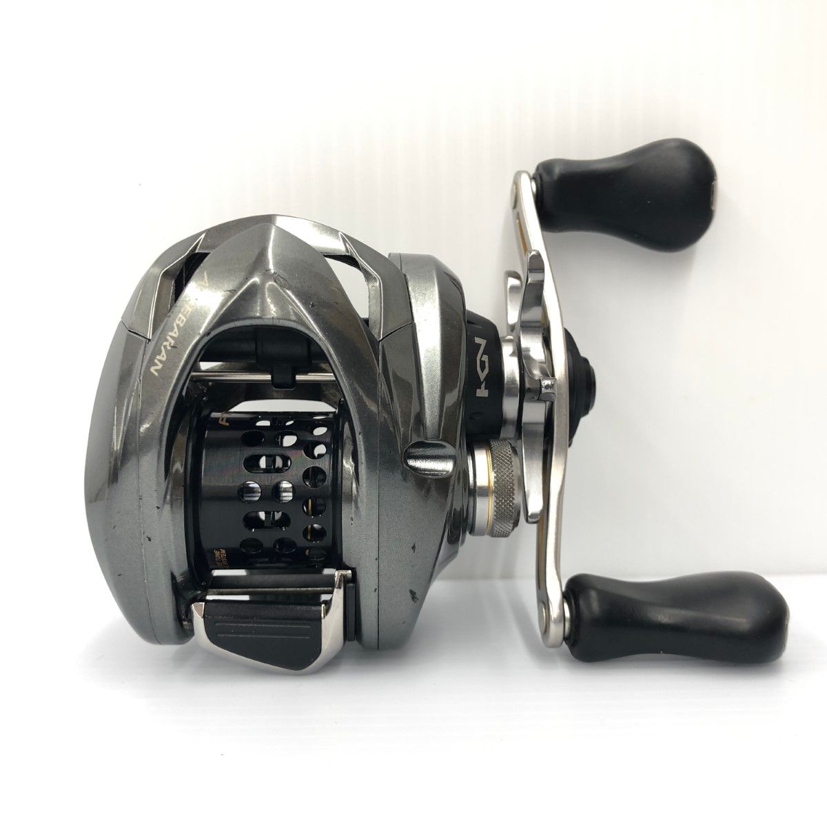 マフラー σσ SHIMANO シマノ 16アルデバラン BFS XG RH キズ有 03515 やや傷や汚れあり パーティー
