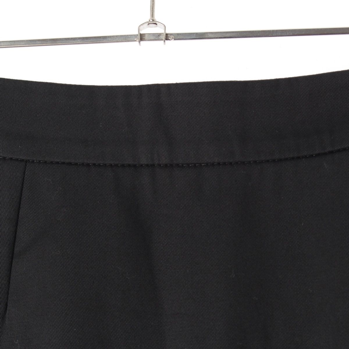 パトゥ コットンギャバジン ラッフル ミニ スカート ボトムス