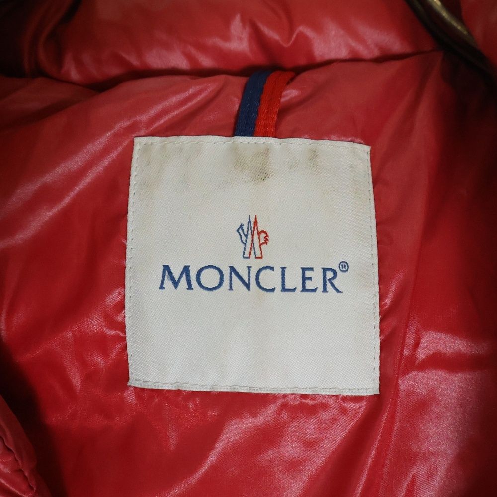 美品✨モンクレールBERENGEREダウンジャケット2　ロゴ刺繍　レッド MONCLER (モンクレール) BERENGERE ベレンジェール ロゴワッペン
