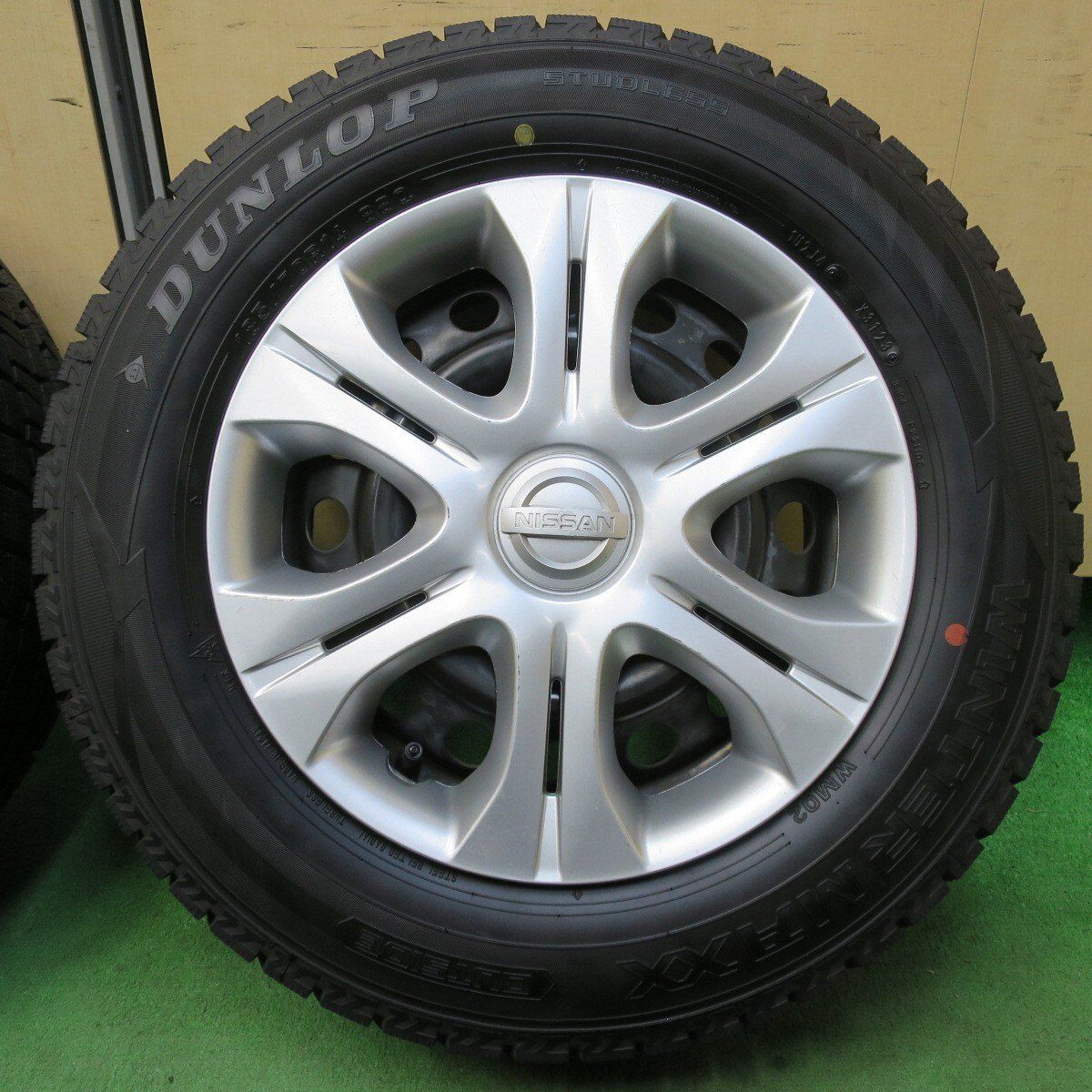 DUNLOP 185/70R14 スタッドレス14インチホイールセット フリード