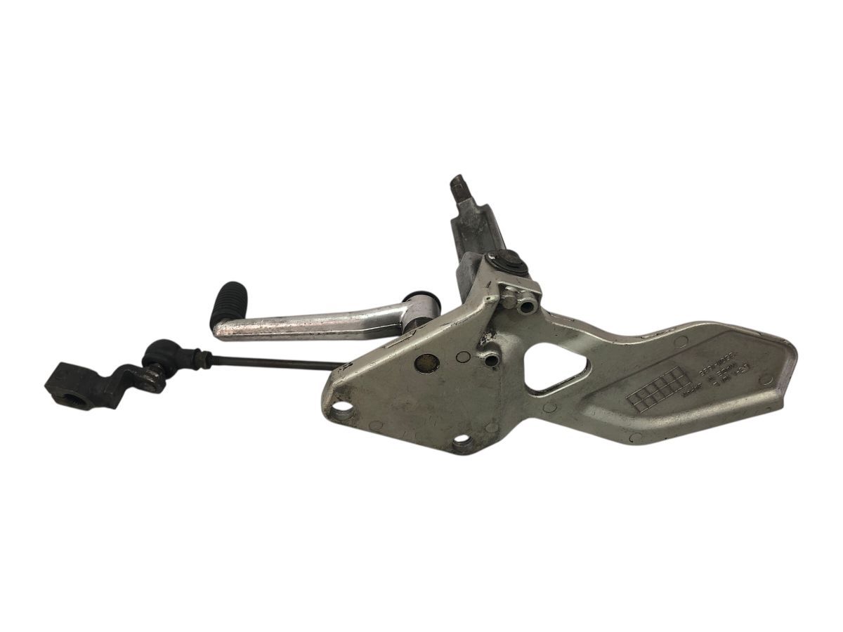 GPZ900Rにポン付け!ZZ-R1100D 純正タンデムステップ ZZ-R1100 純正