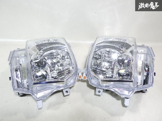 【新車外し】8型ハイエース　純正ハロゲンヘッドライト　2個セット 8型新車外し】ハイエース アースカラー 純正 8型 ハロゲン