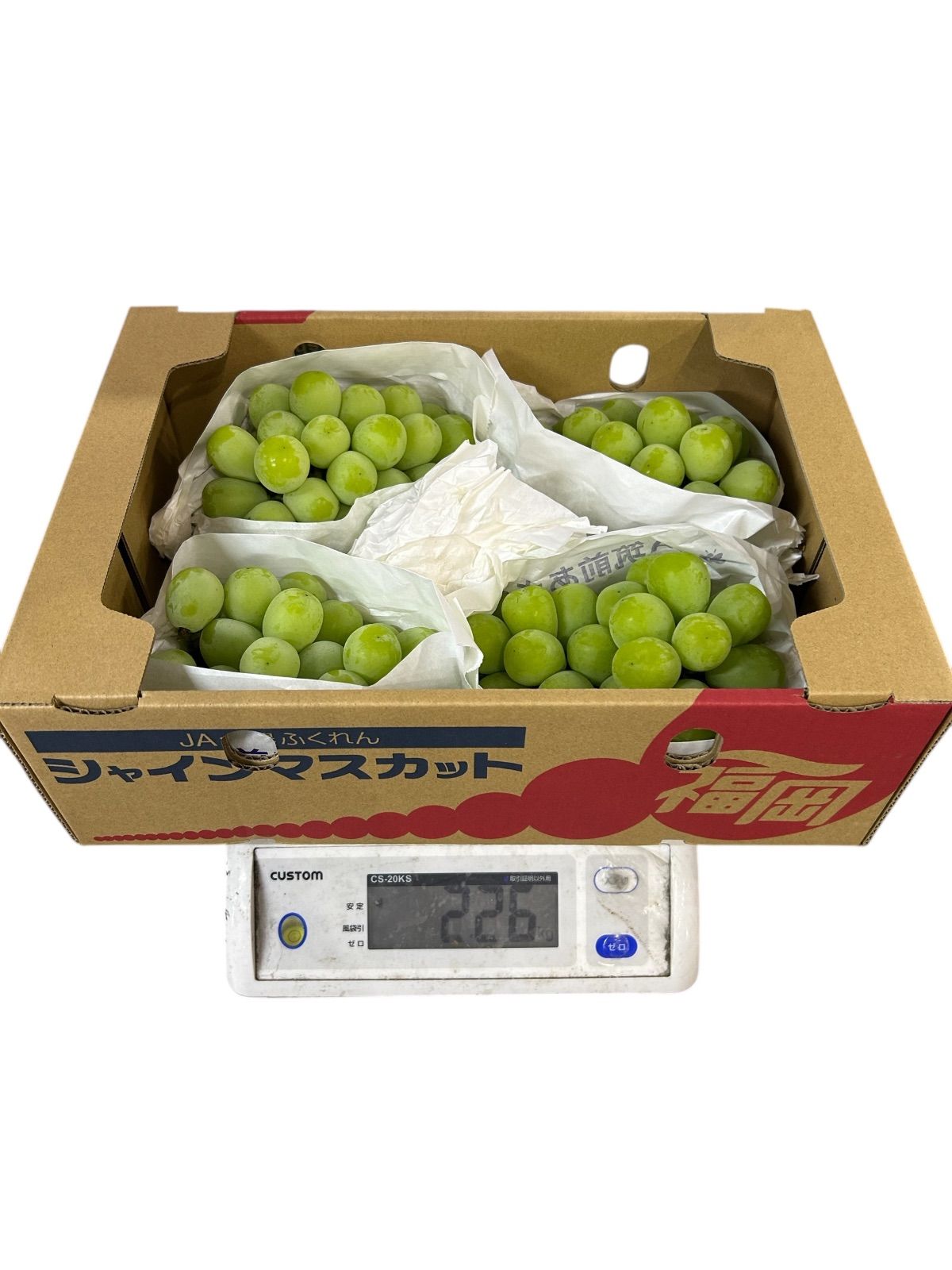 ラクマ②★4㌔箱たっぷり【シャインマスカット】 福岡県産 シャインマスカット 2K箱 4房入り - メルカリ