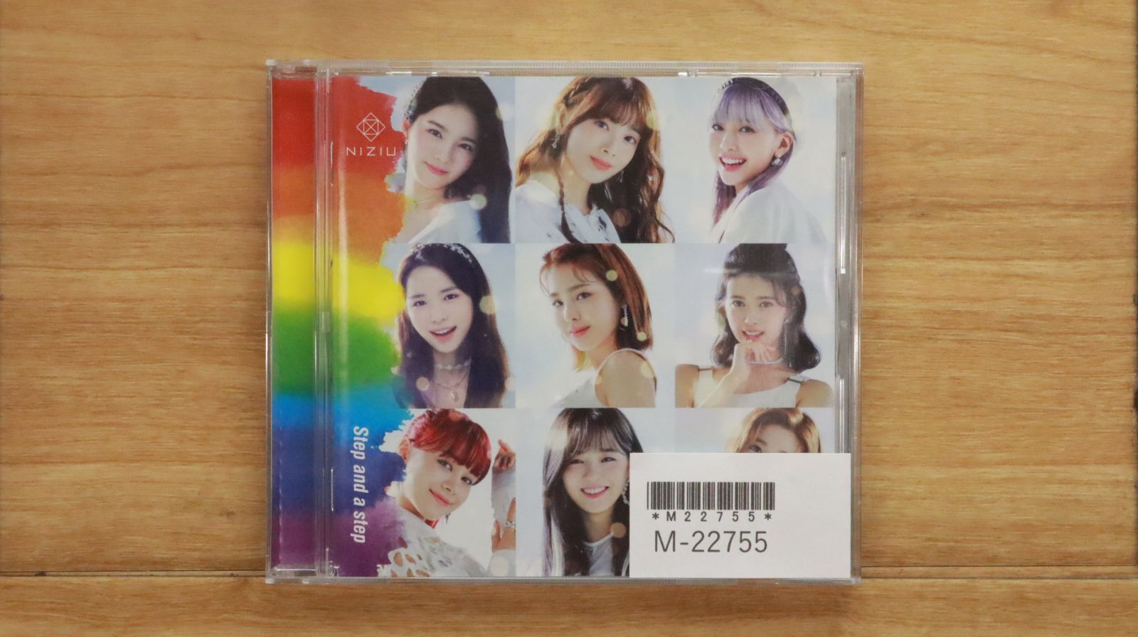 NiziU 　　Step and a stap　　完全生産限定版　CDBOX Amazon.co.jp: Step and a step (初回生産限定盤B): ミュージック