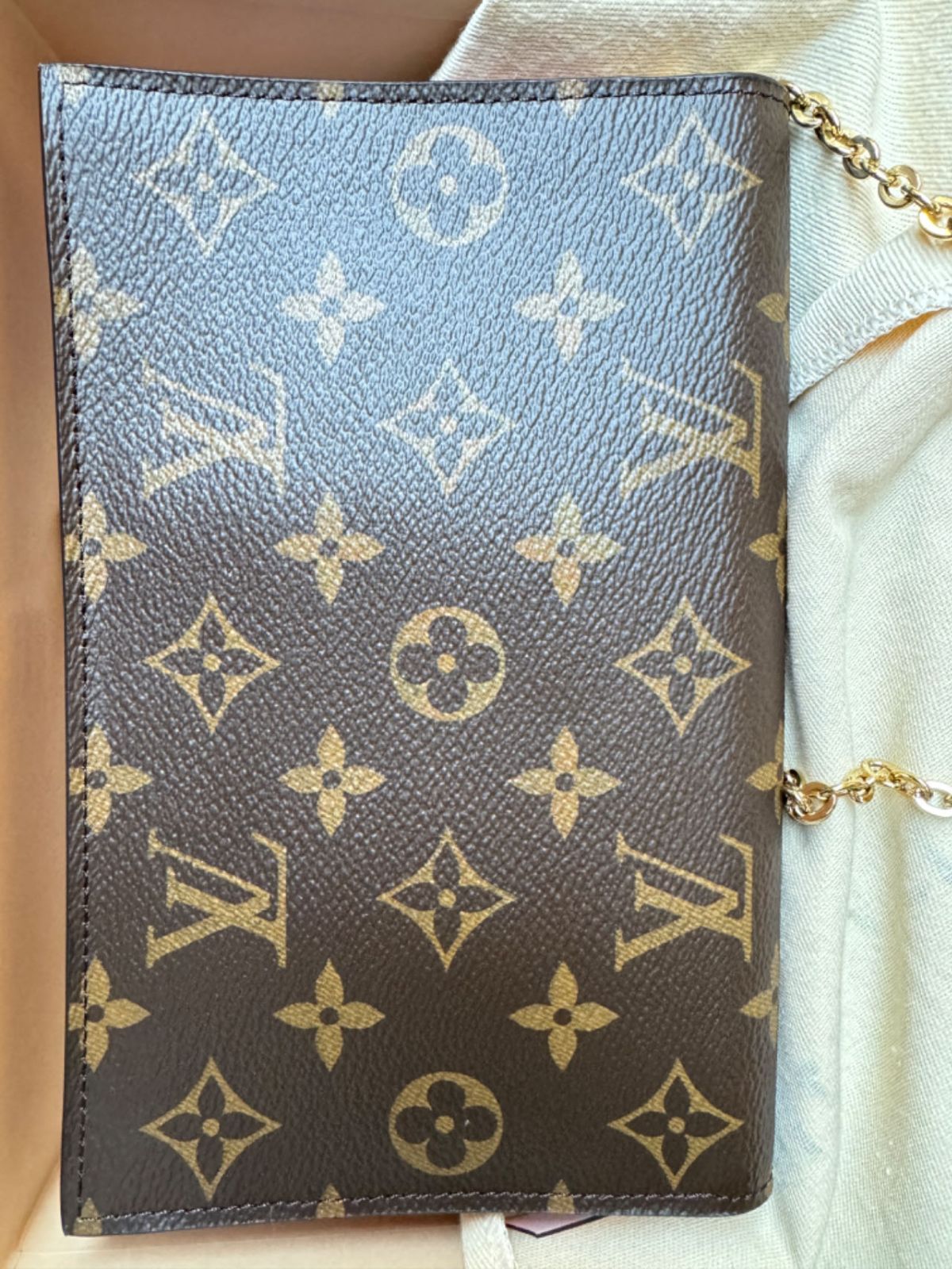 Louis Vuitton クリスタルブローチ　非売品　新品未使用 ルイヴィトン LOUIS VUITTON ポルトフォイユ・フロール チェーン