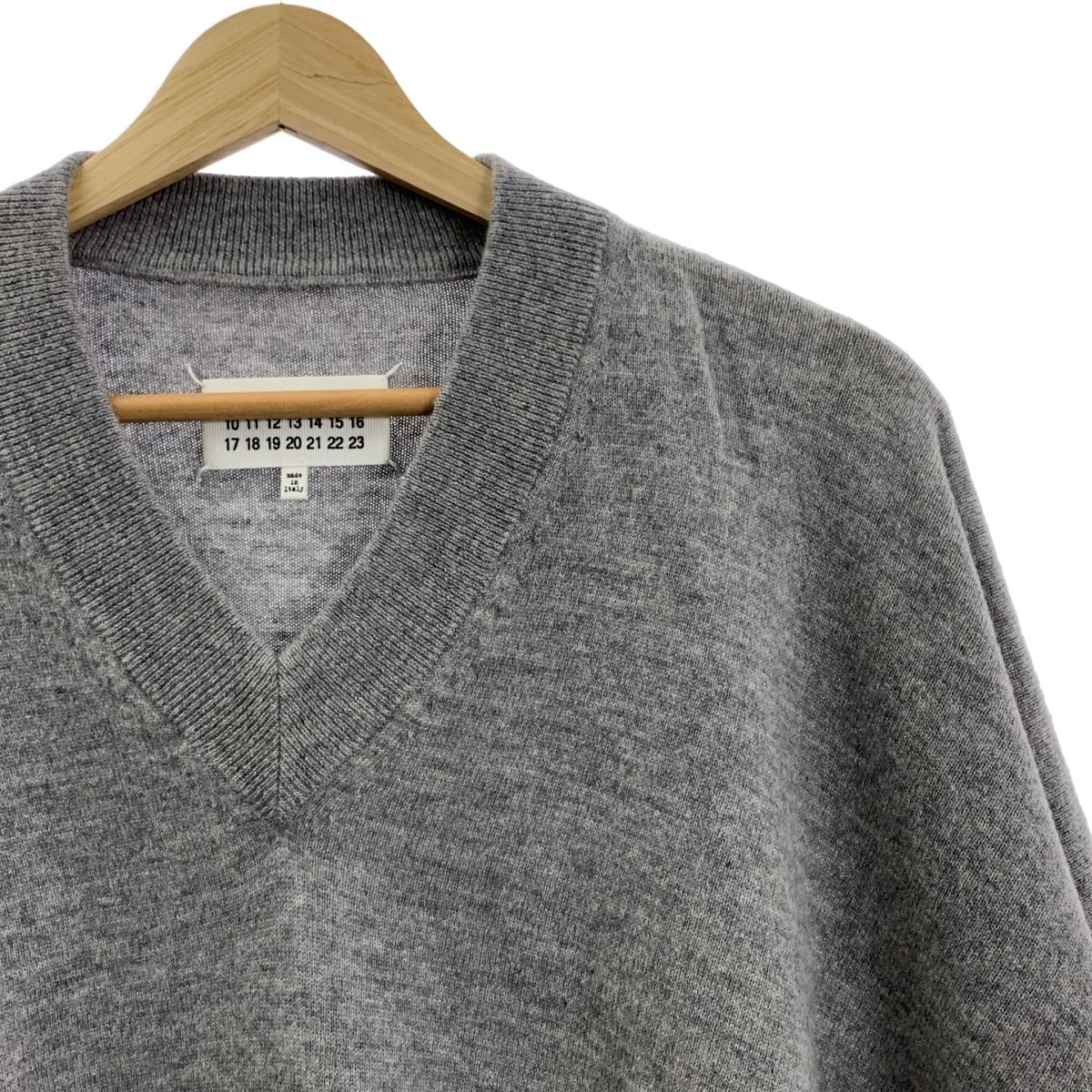 Maison Margiela | メゾンマルジェラ | ウール カシミア アシンメトリー Vネック ニット | XS | グレー | レディース