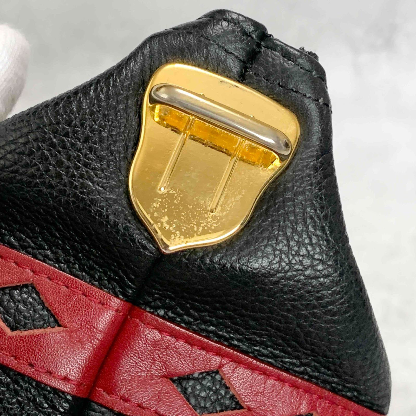 お値下げしましたYves Saint Laurent ダイヤカットバニティバッグ YVES SAINT LAURENT サンローラン ハンドバッグ バニティバッグ ダイヤ
